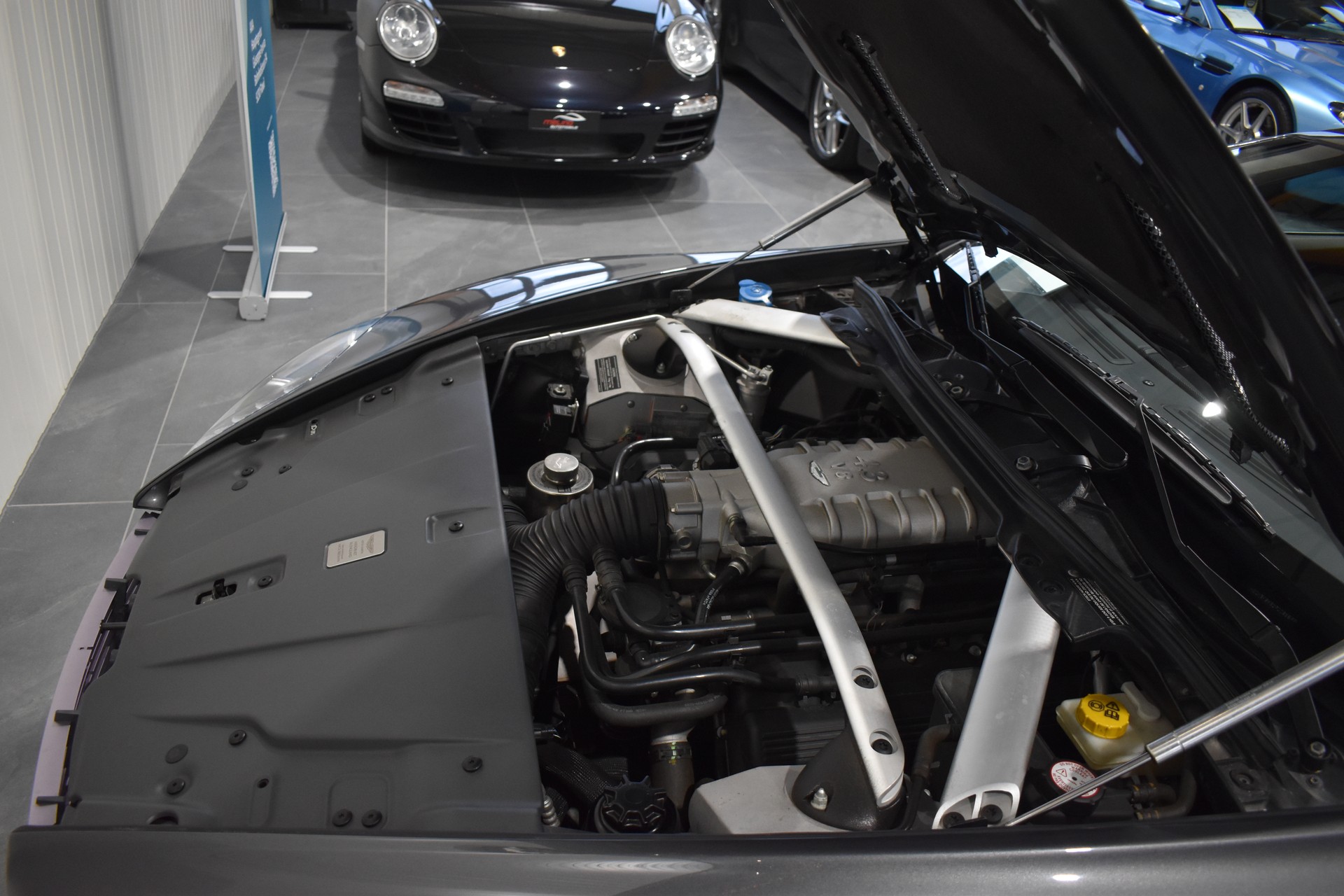 ASTON MARTIN V8 Vantage 4.3 Sportshift-image-15
