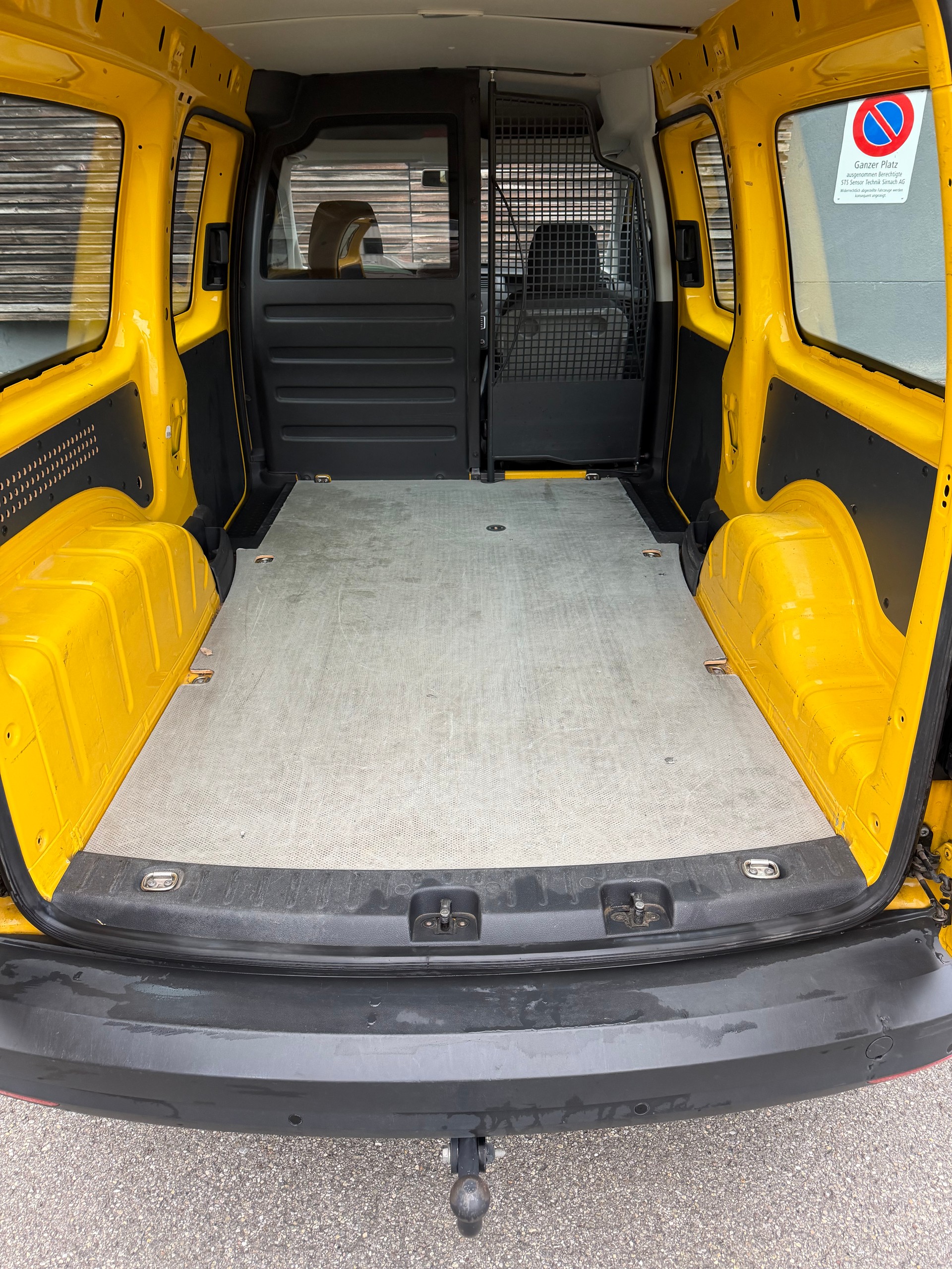 VW Caddy Maxi 2.0TDI 4Motion BlueMotion Technology-image-11