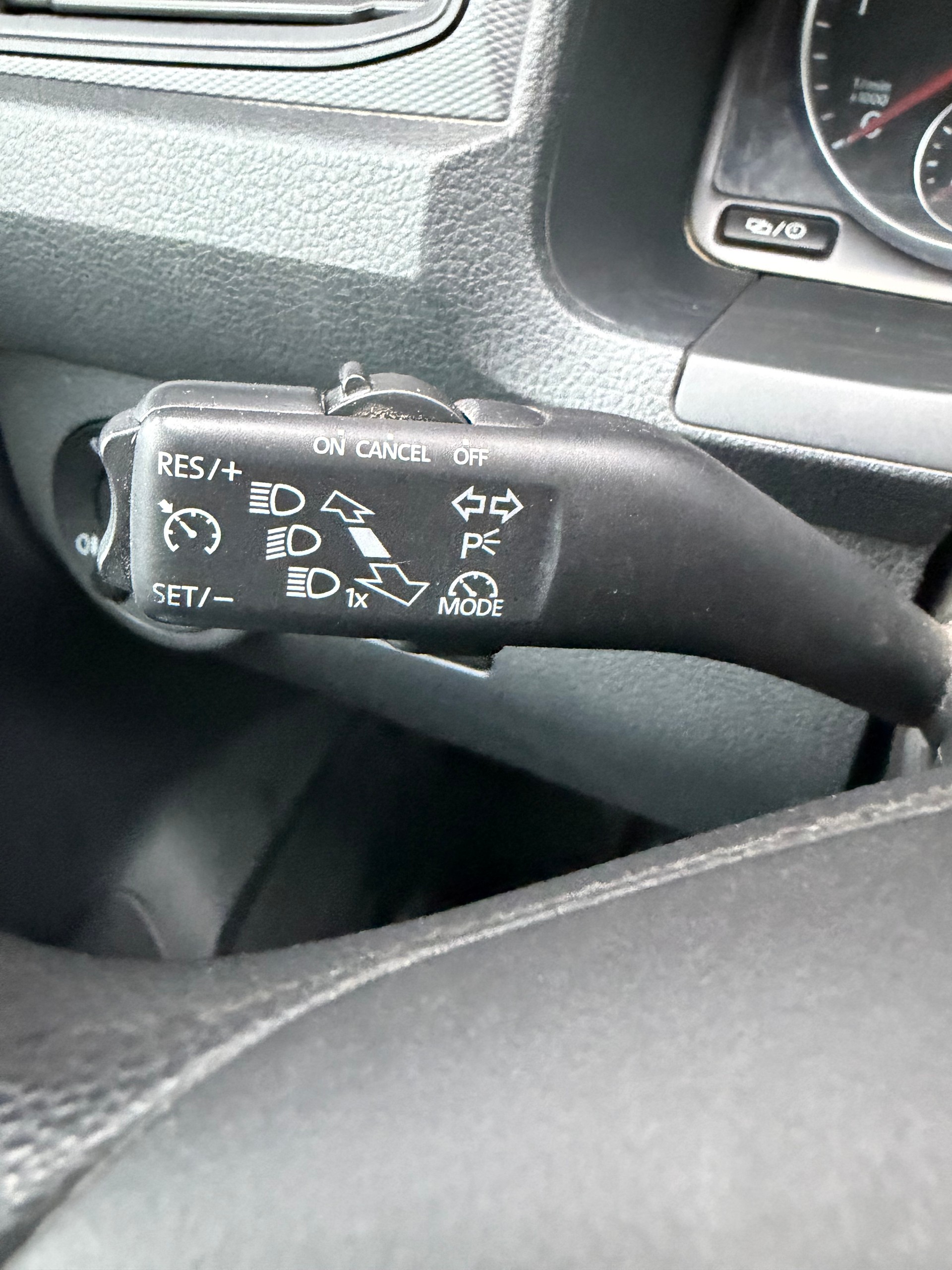 VW Caddy Maxi 2.0TDI 4Motion BlueMotion Technology-image-7