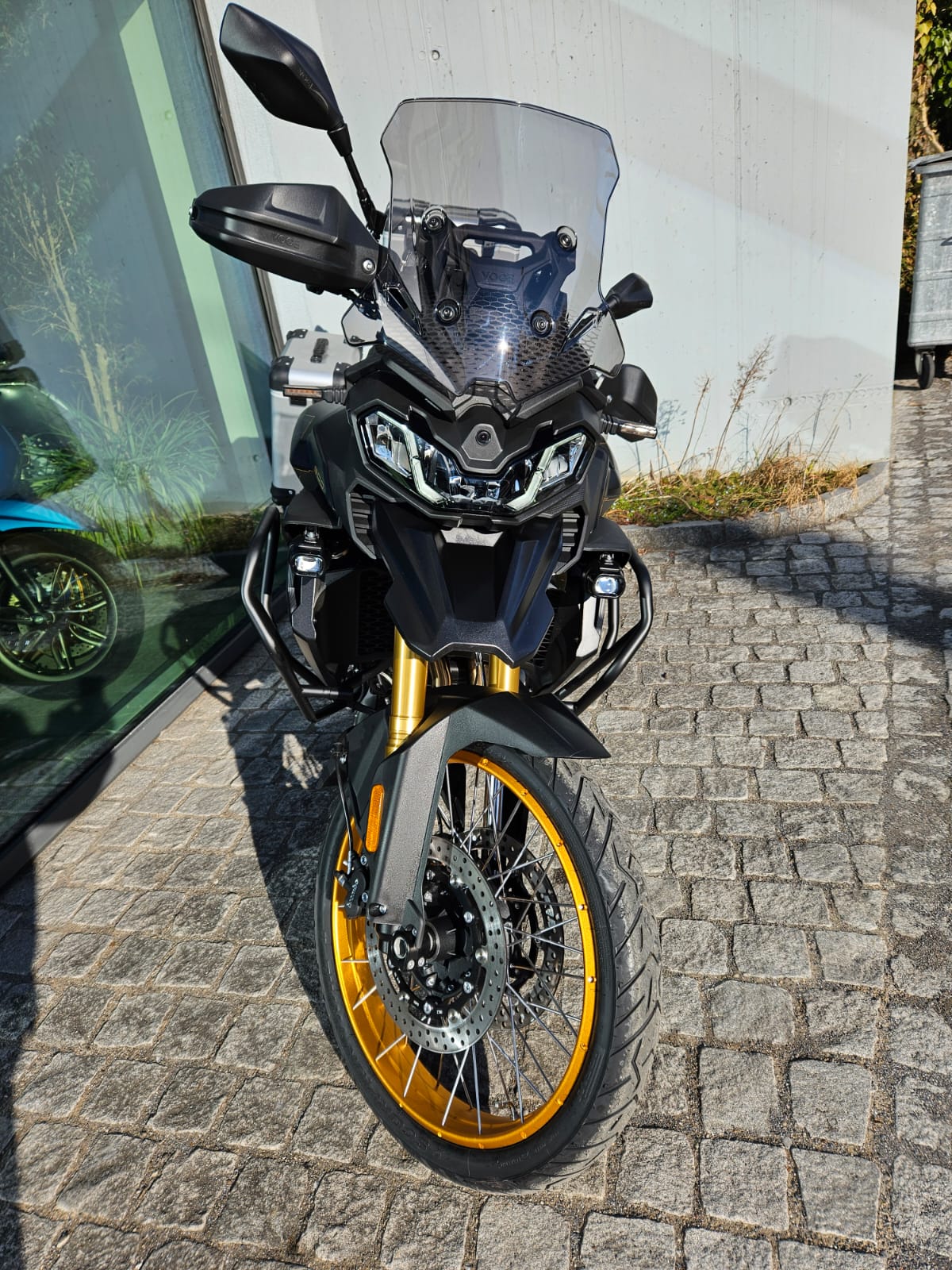 VOGE 900DSX BLACK KNIGHT-showroom-element-3