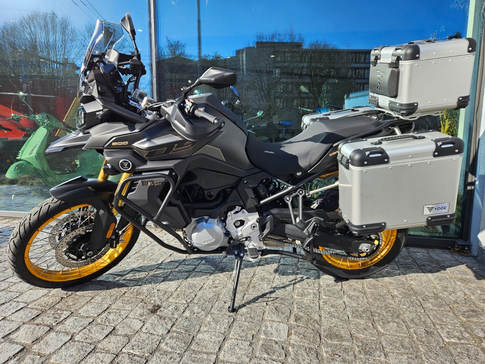 VOGE 900DSX BLACK KNIGHT-showroom-element-2