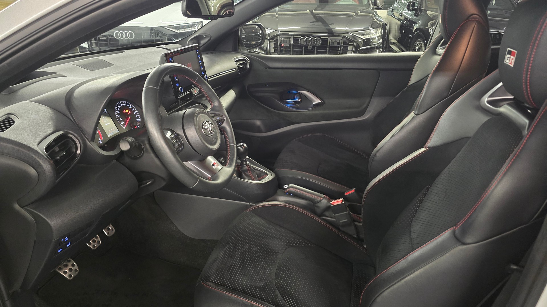 TOYOTA Yaris 1.6 GR Sport-image-13