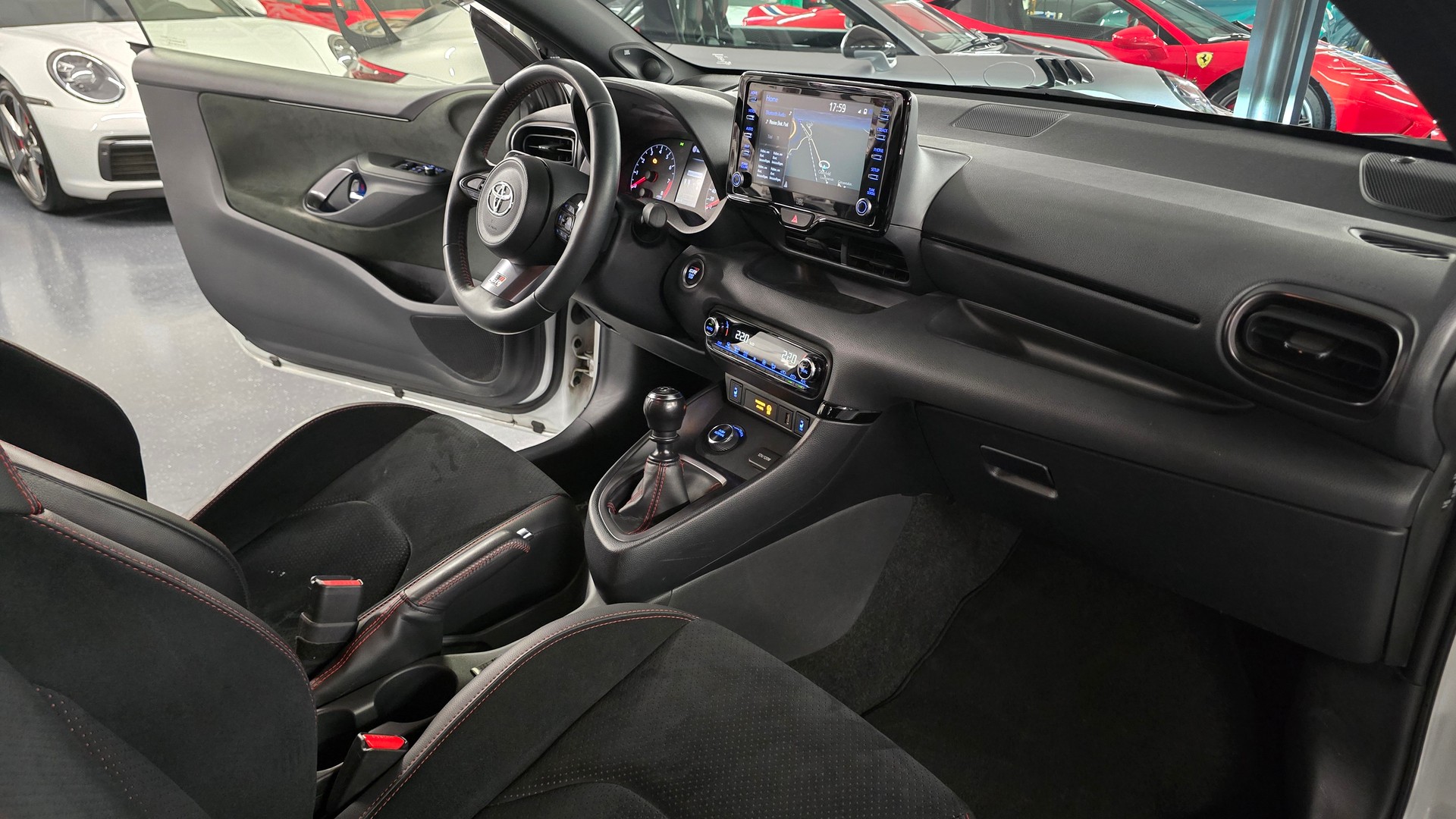 TOYOTA Yaris 1.6 GR Sport-image-15