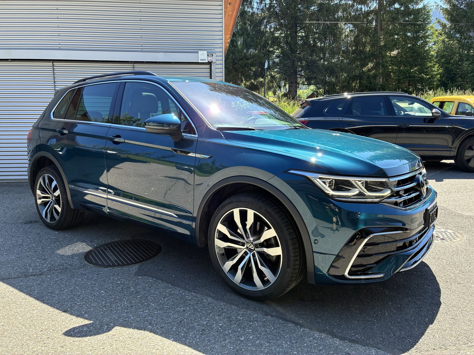 VW Tiguan R-Line 2.0TSI 245PS DSG 4M-image-2
