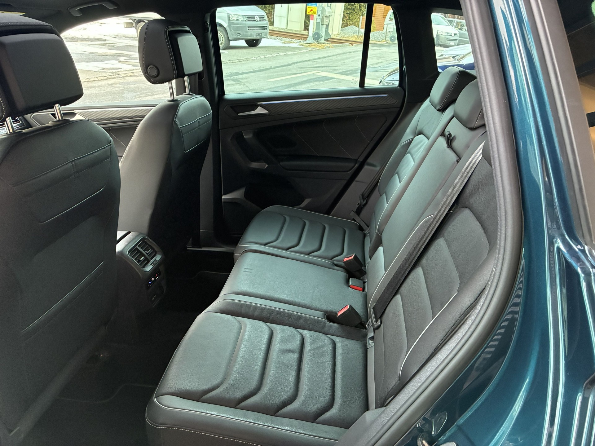 VW Tiguan R-Line 2.0TSI 245PS DSG 4M-image-7
