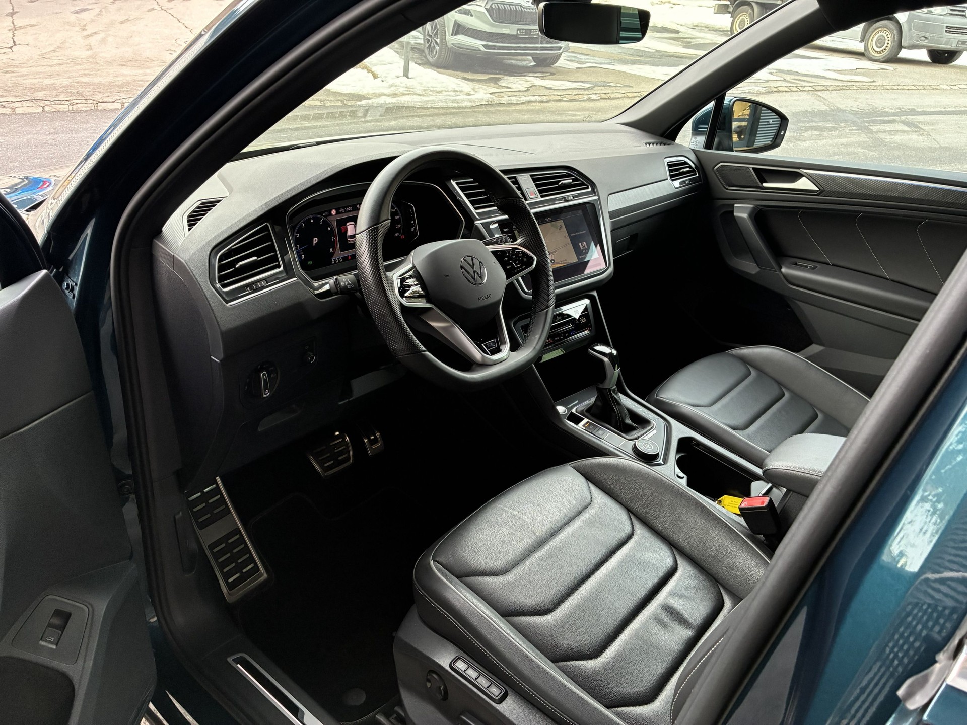 VW Tiguan R-Line 2.0TSI 245PS DSG 4M-image-9