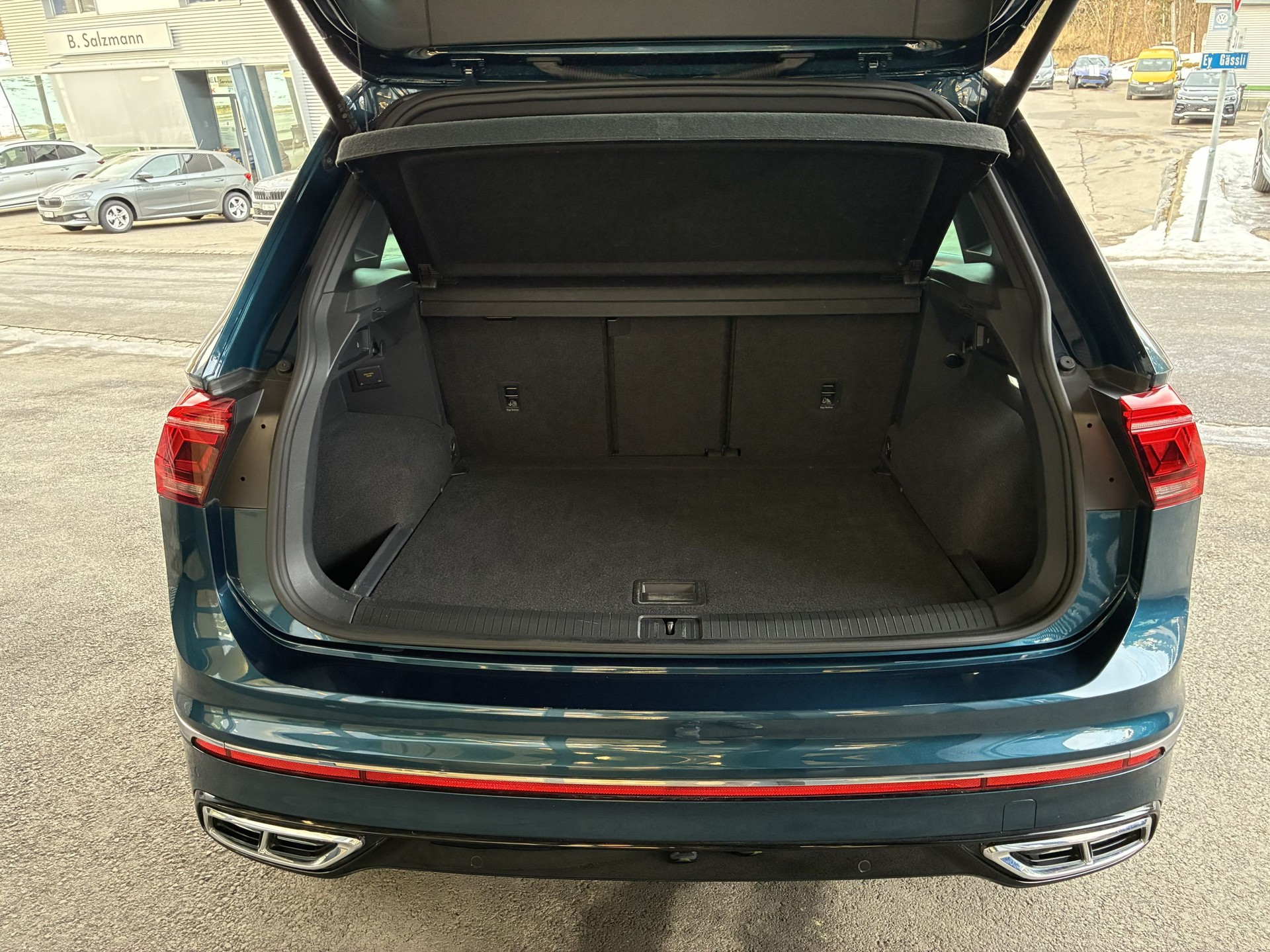 VW Tiguan R-Line 2.0TSI 245PS DSG 4M-image-5