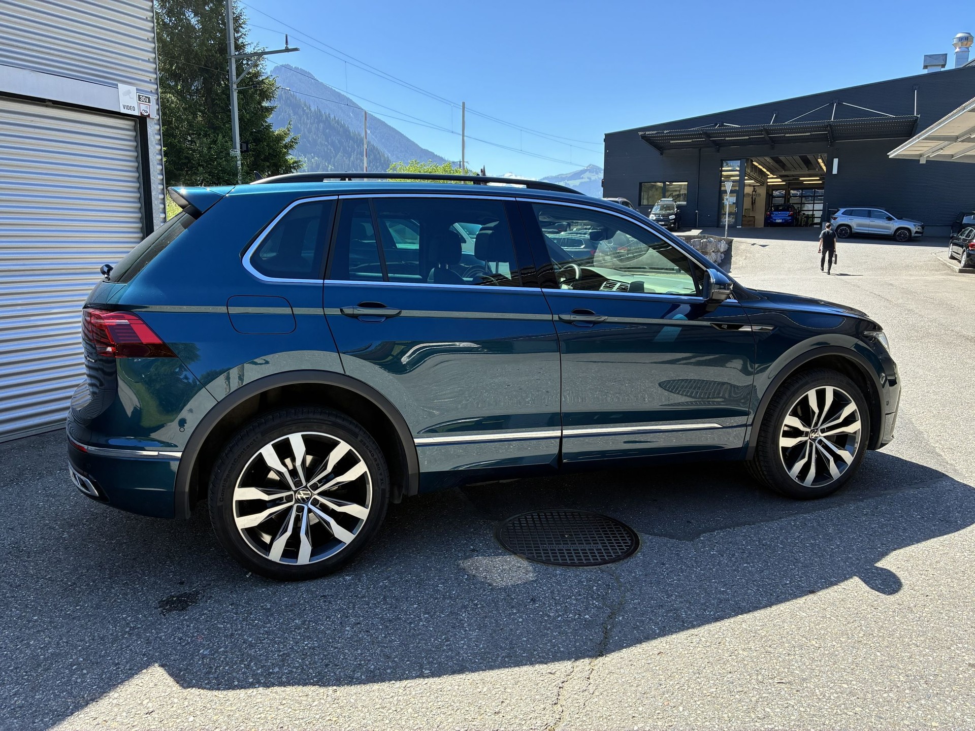 VW Tiguan R-Line 2.0TSI 245PS DSG 4M-image-3