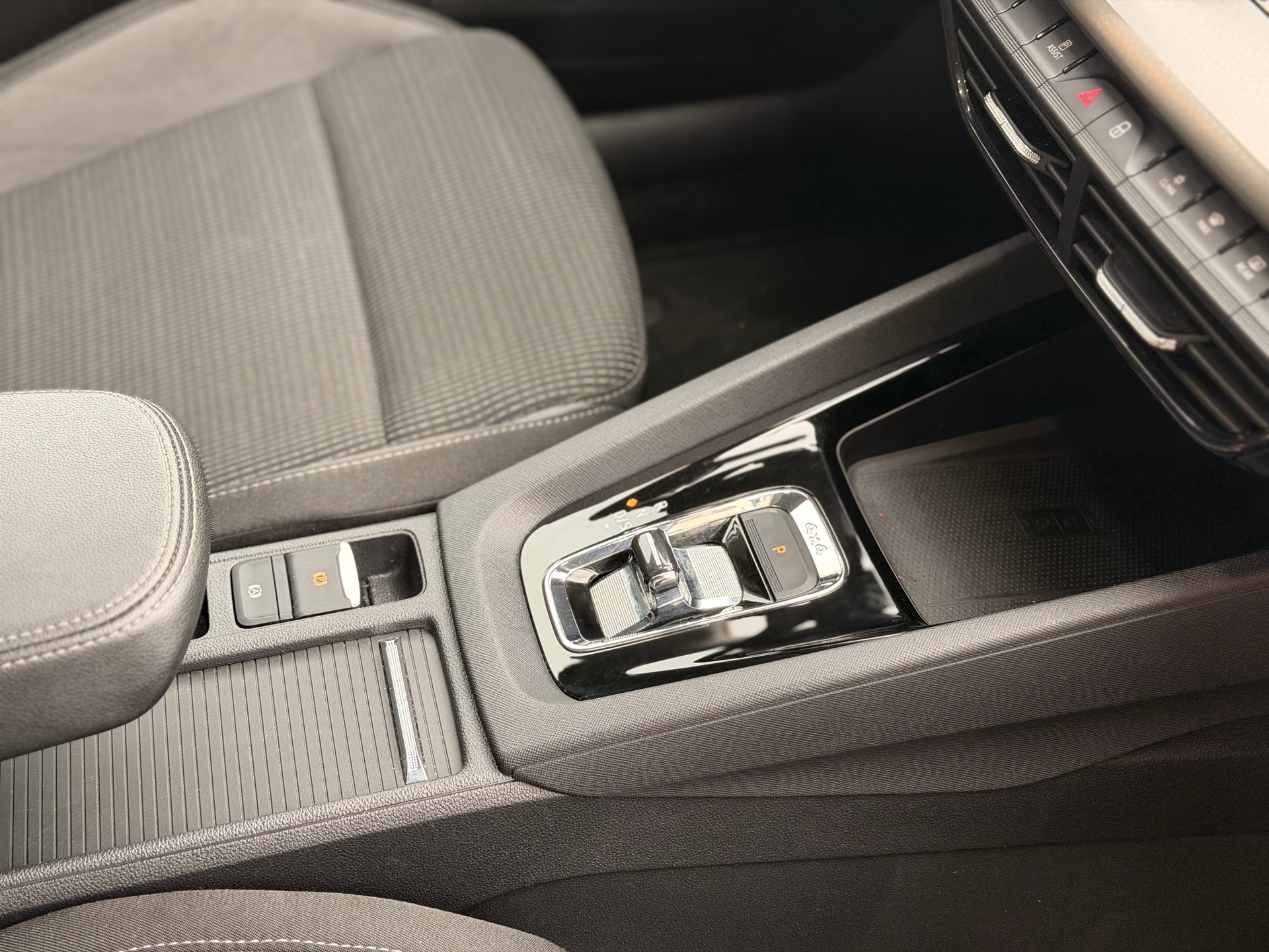 SKODA Octavia Combi 2.0 TDI DSG Ambition 4x4-image-27
