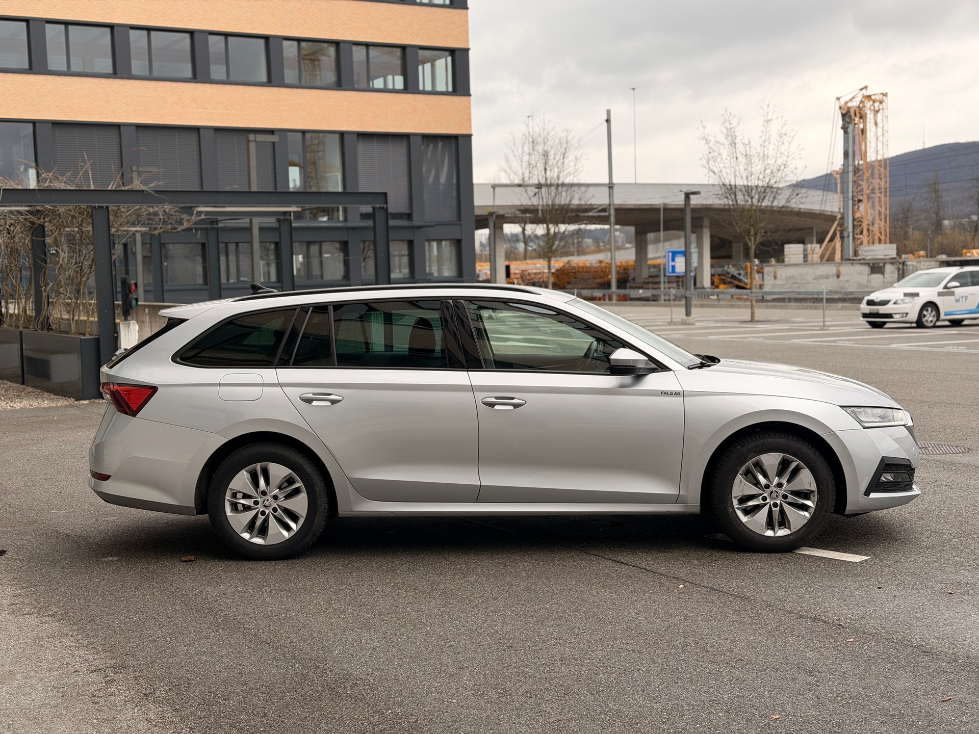 SKODA Octavia Combi 2.0 TDI DSG Ambition 4x4-image-4