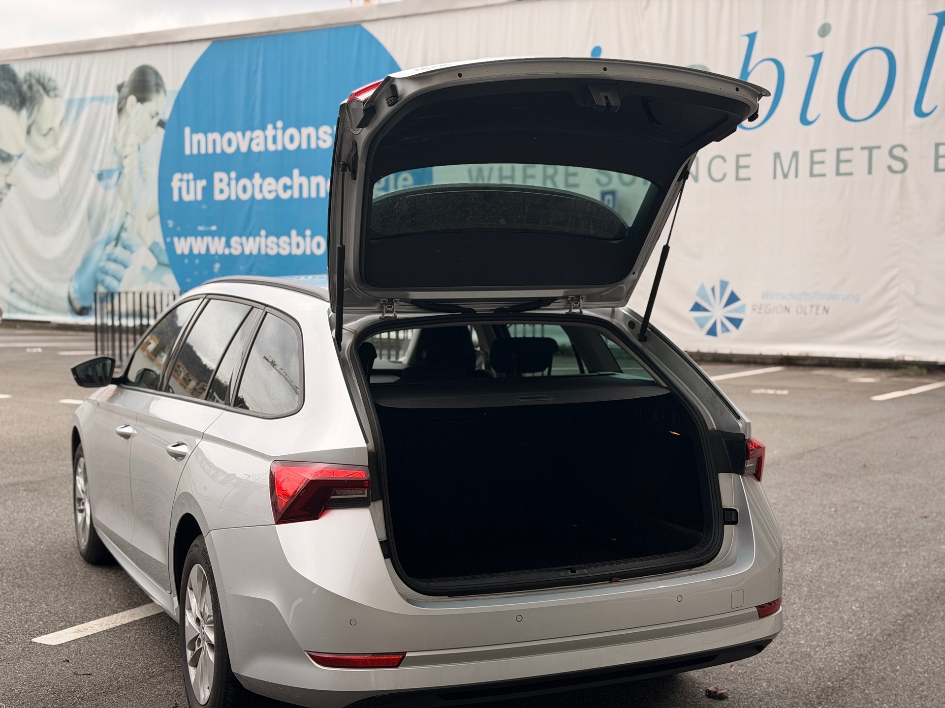 SKODA Octavia Combi 2.0 TDI DSG Ambition 4x4-image-18