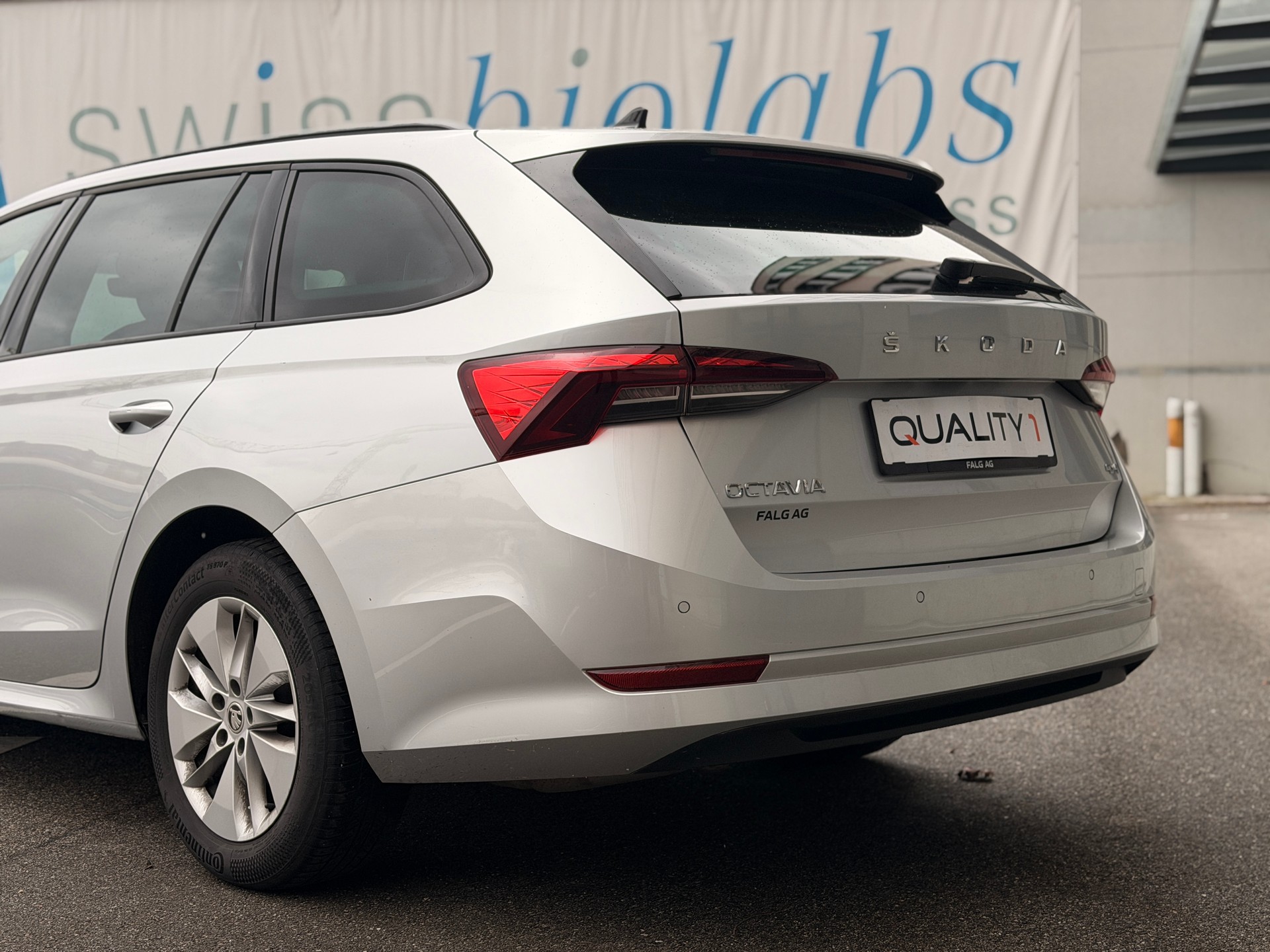 SKODA Octavia Combi 2.0 TDI DSG Ambition 4x4-image-9