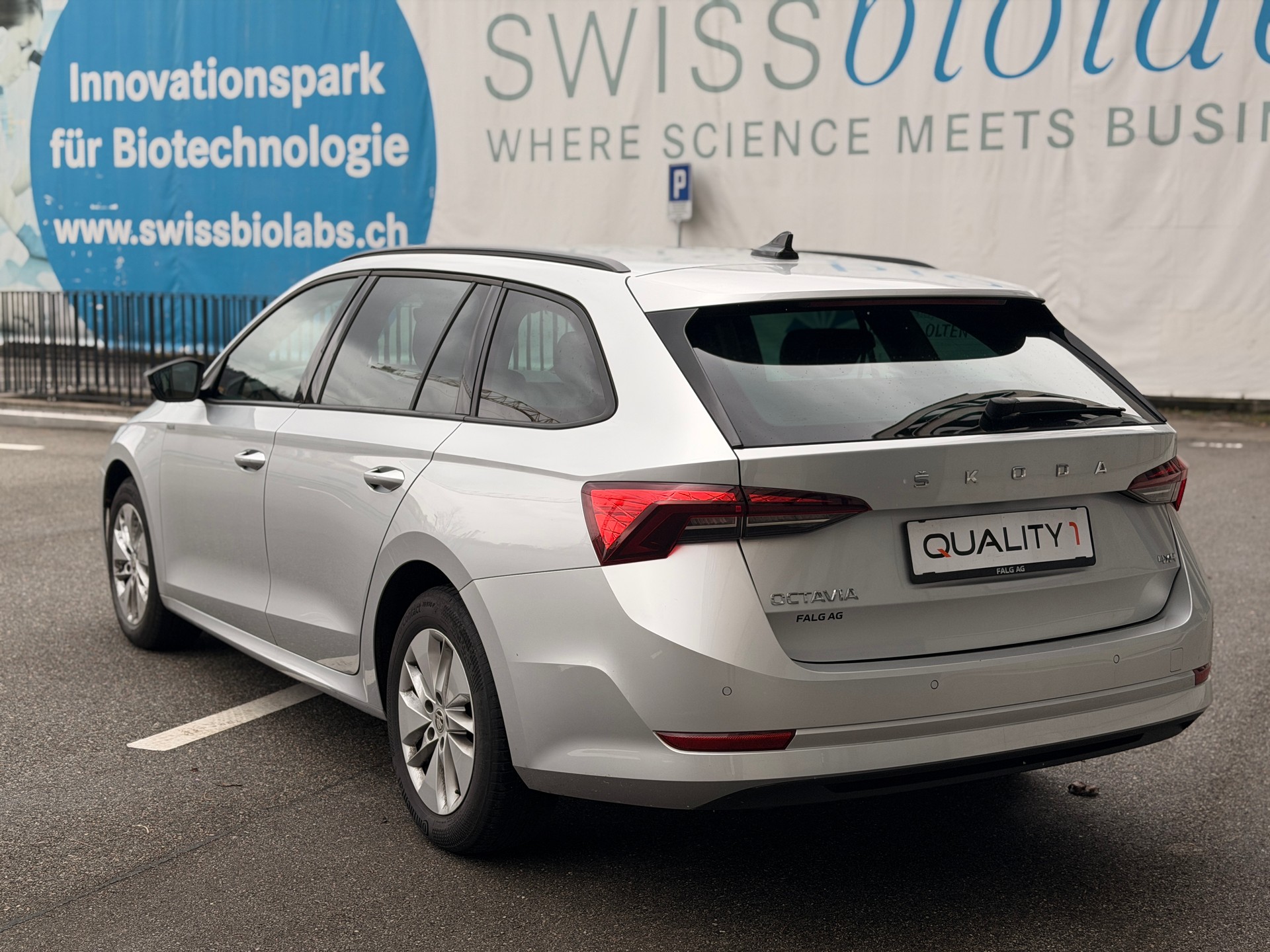 SKODA Octavia Combi 2.0 TDI DSG Ambition 4x4-image-2