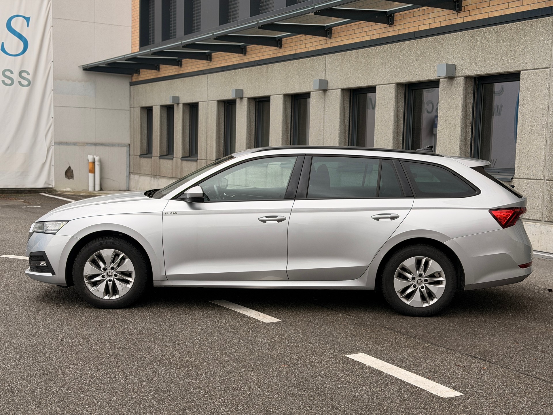 SKODA Octavia Combi 2.0 TDI DSG Ambition 4x4-image-1