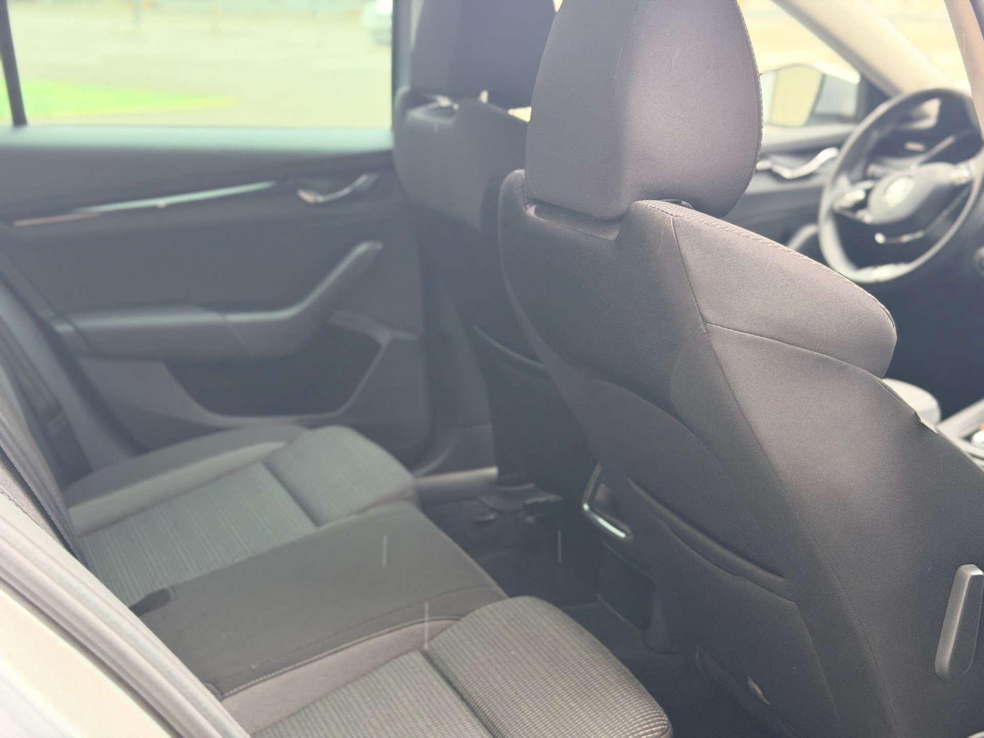 SKODA Octavia Combi 2.0 TDI DSG Ambition 4x4-image-23
