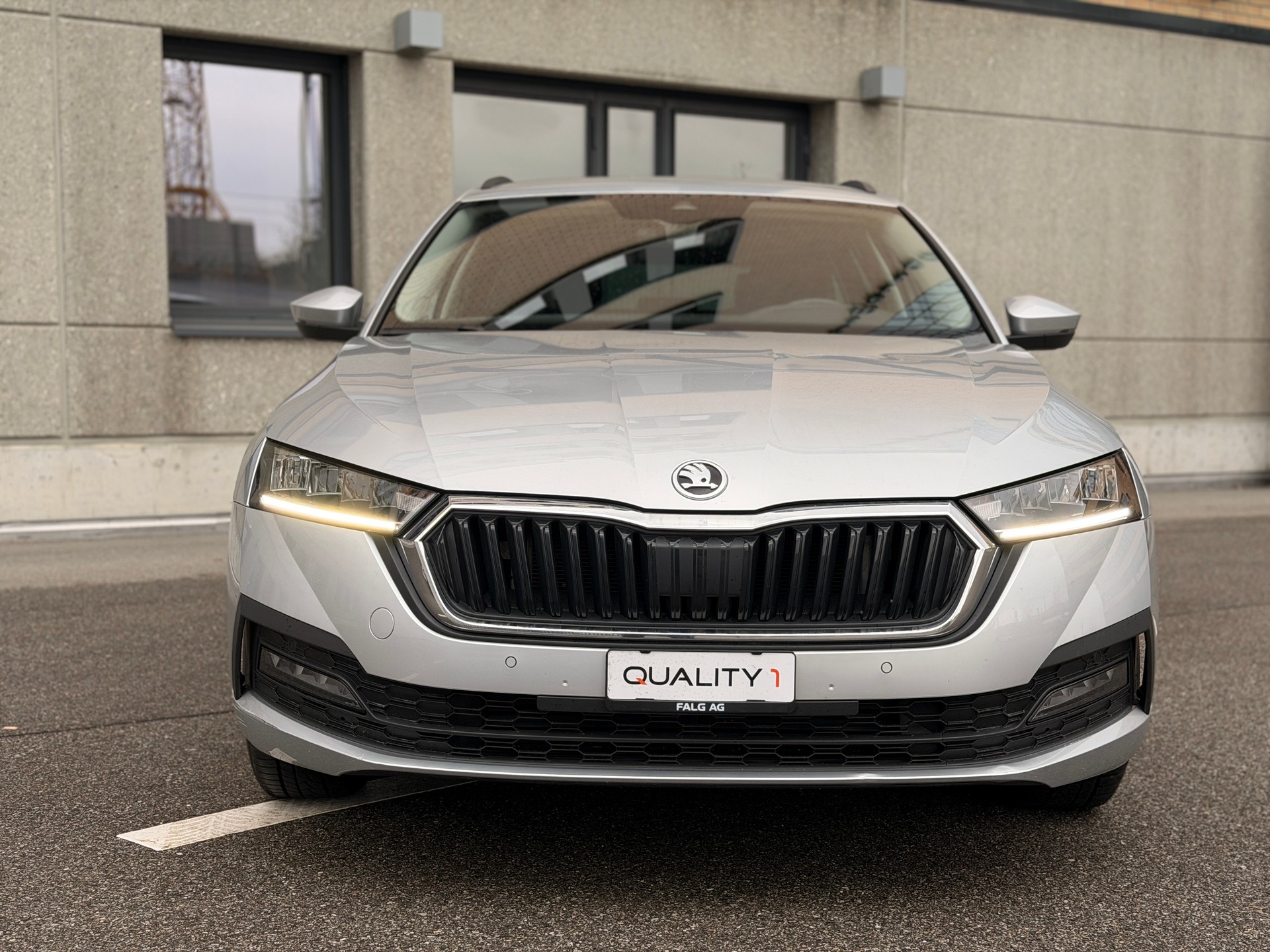 SKODA Octavia Combi 2.0 TDI DSG Ambition 4x4-image-8