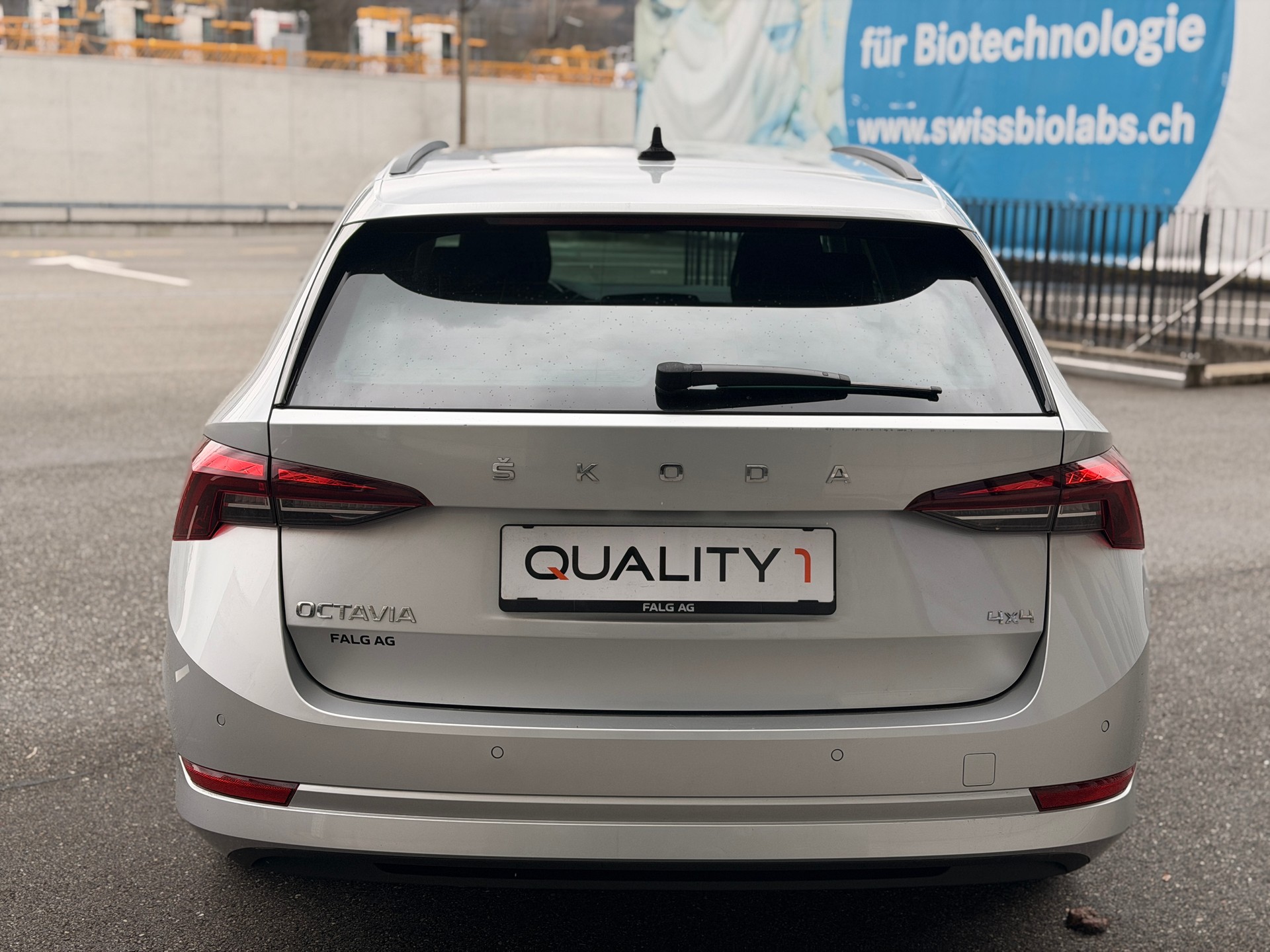 SKODA Octavia Combi 2.0 TDI DSG Ambition 4x4-image-5