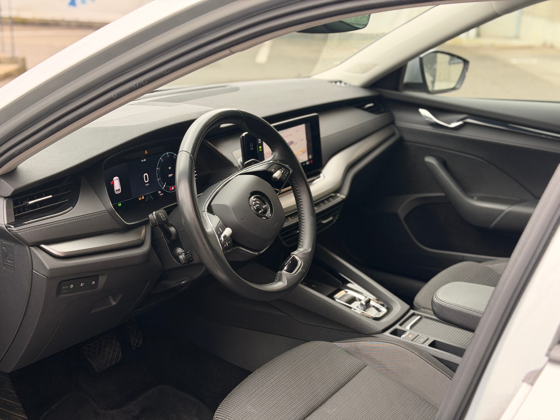 SKODA Octavia Combi 2.0 TDI DSG Ambition 4x4-image-14