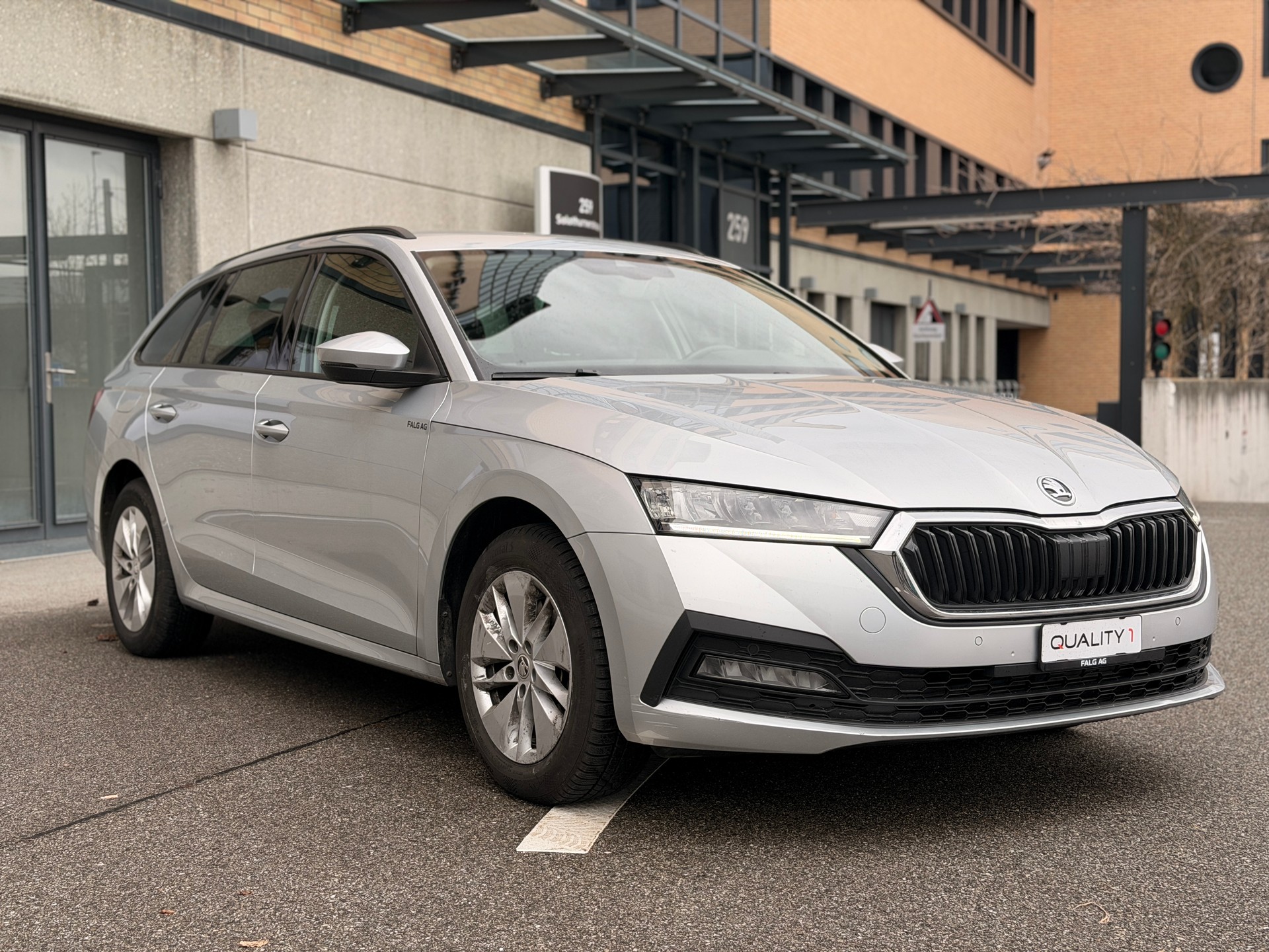 SKODA Octavia Combi 2.0 TDI DSG Ambition 4x4-image-3