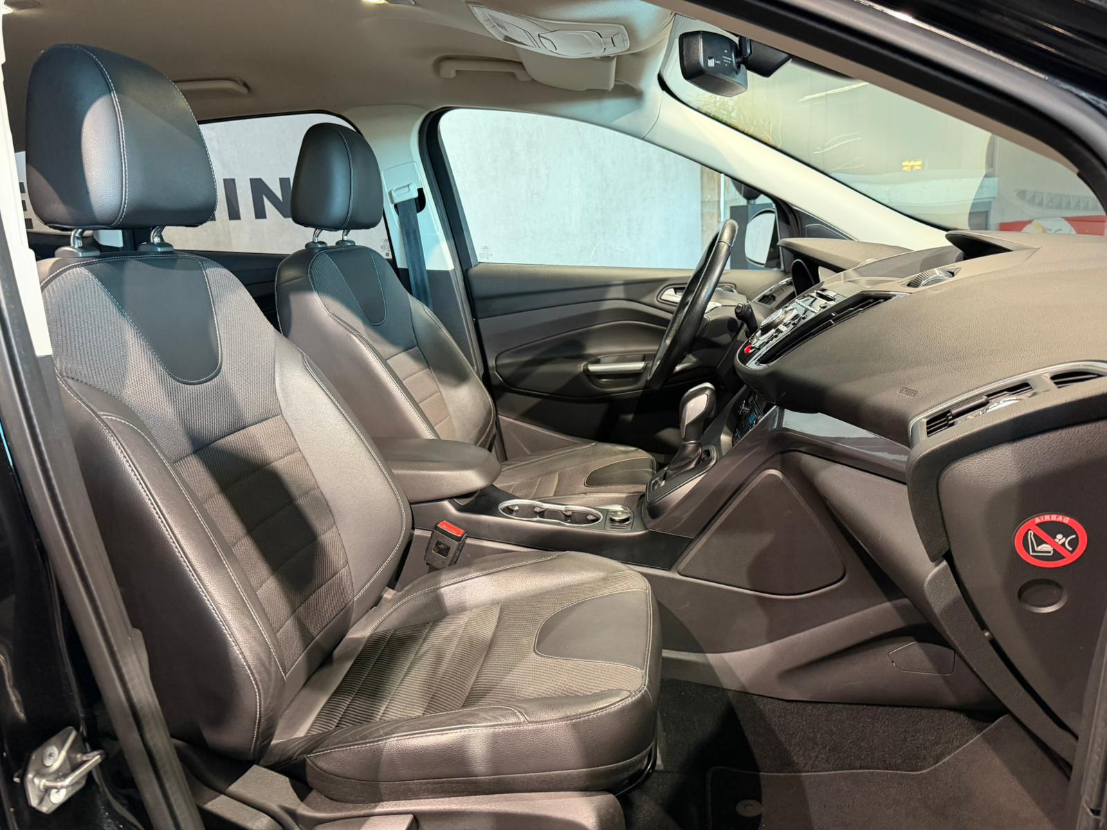 FORD Kuga 2.0 TDCi Titanium S 4WD PowerShift-image-12