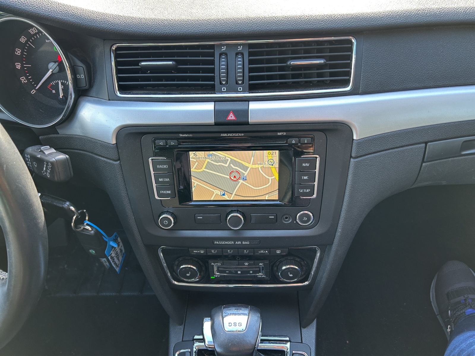 SKODA Superb Combi 2.0 TSI Ambition DSG-image-11