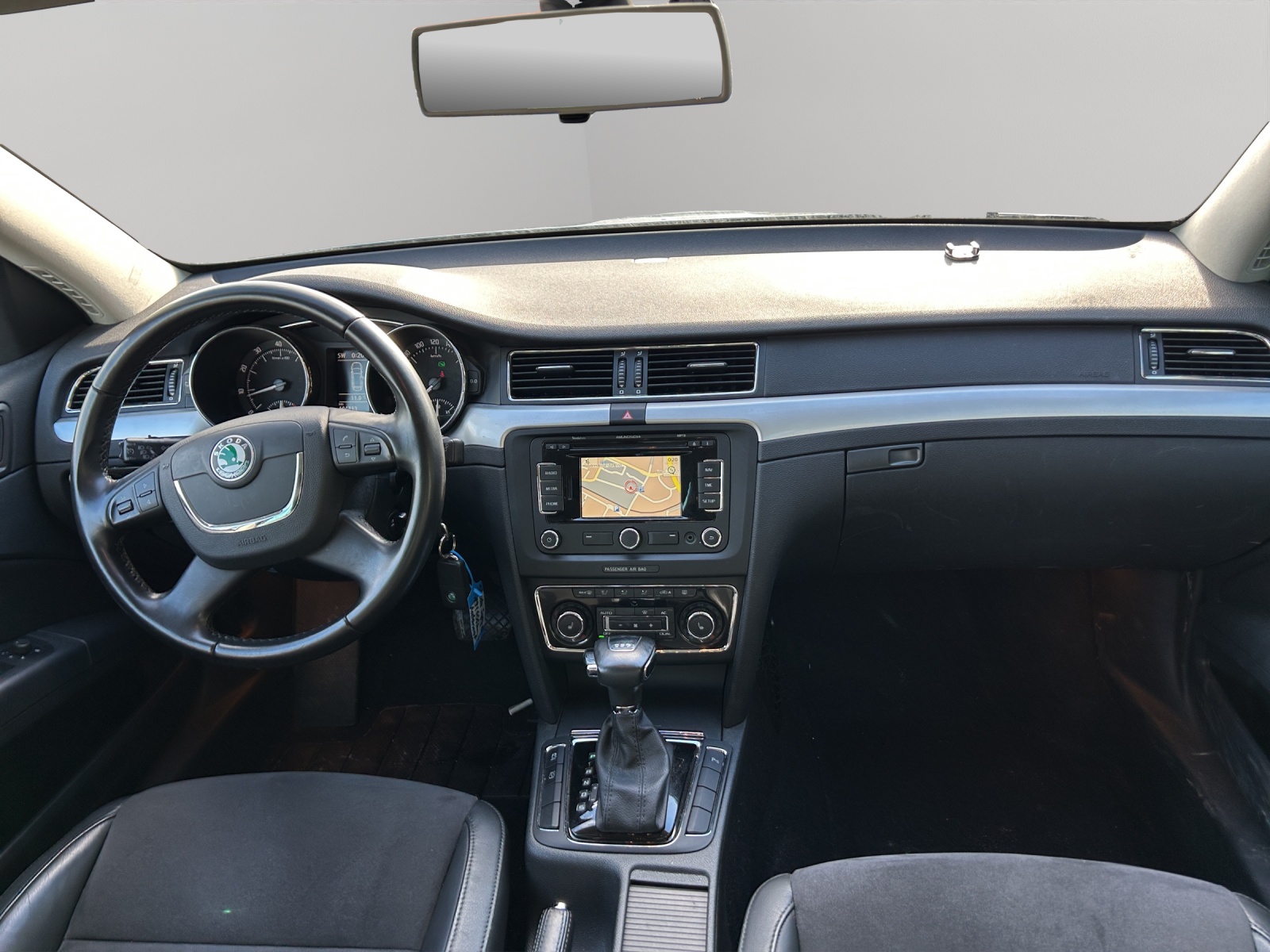 SKODA Superb Combi 2.0 TSI Ambition DSG-image-9