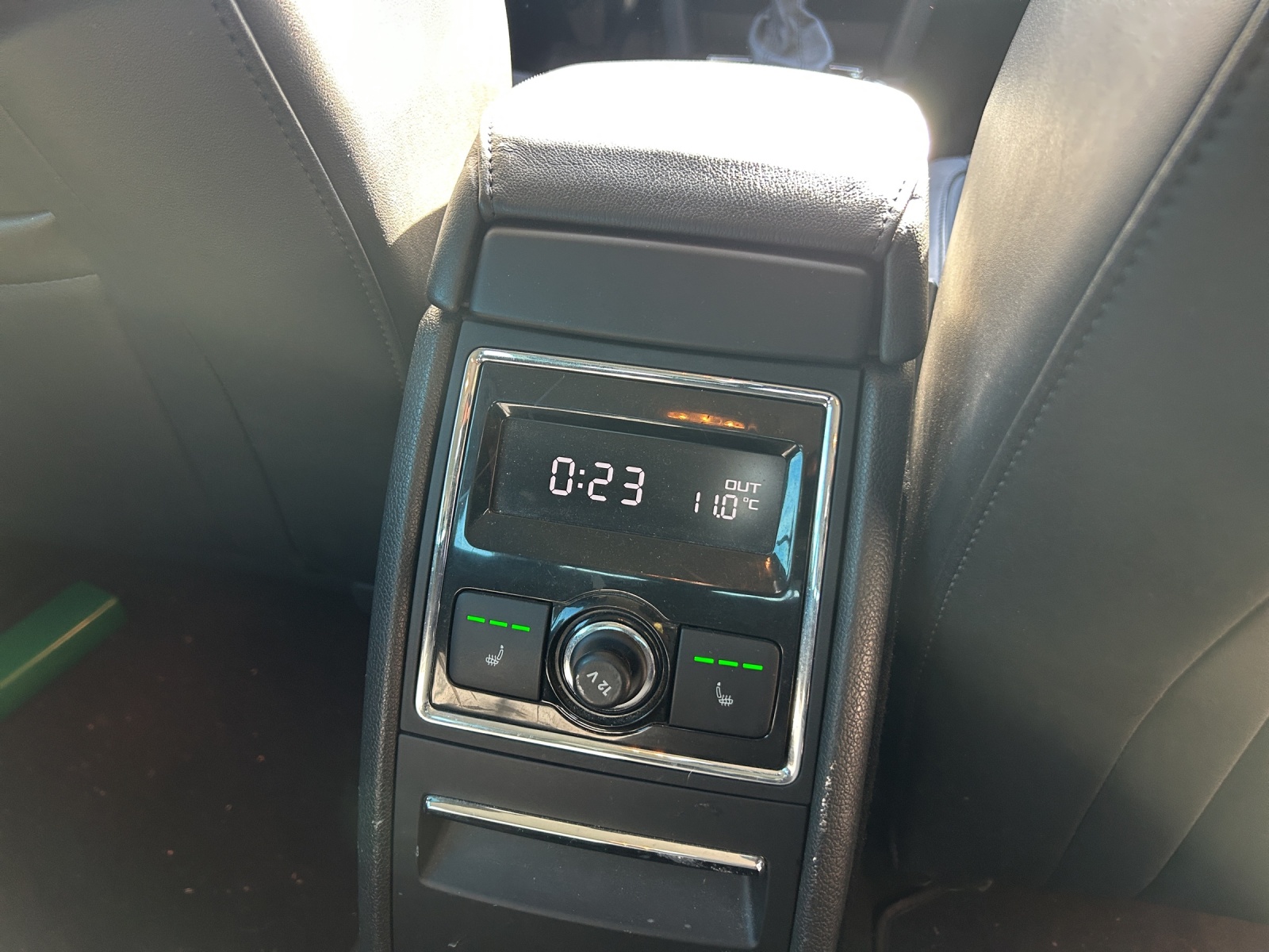 SKODA Superb Combi 2.0 TSI Ambition DSG-image-15