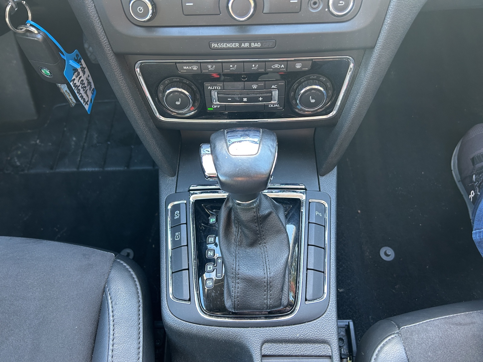 SKODA Superb Combi 2.0 TSI Ambition DSG-image-12