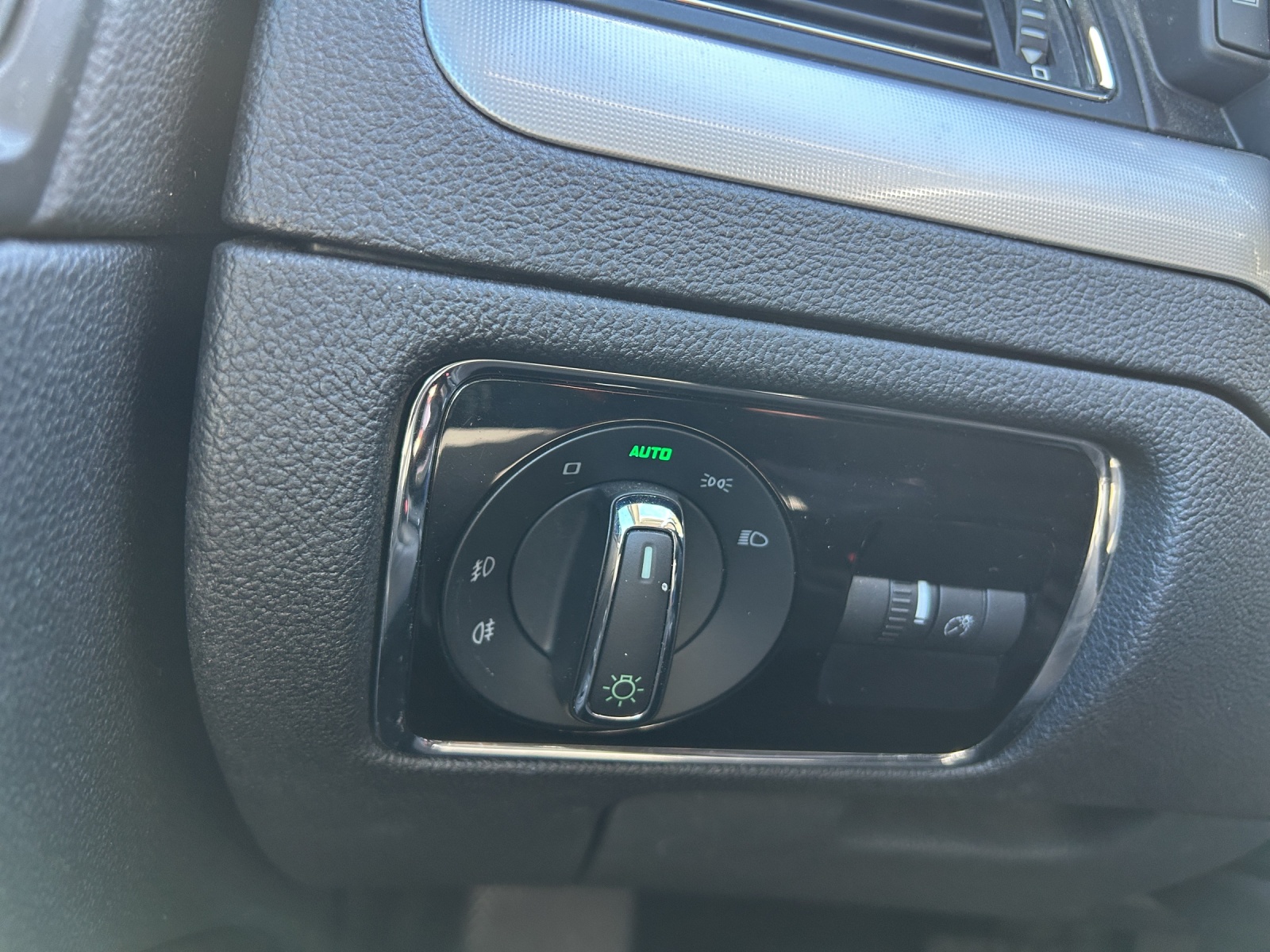 SKODA Superb Combi 2.0 TSI Ambition DSG-image-21