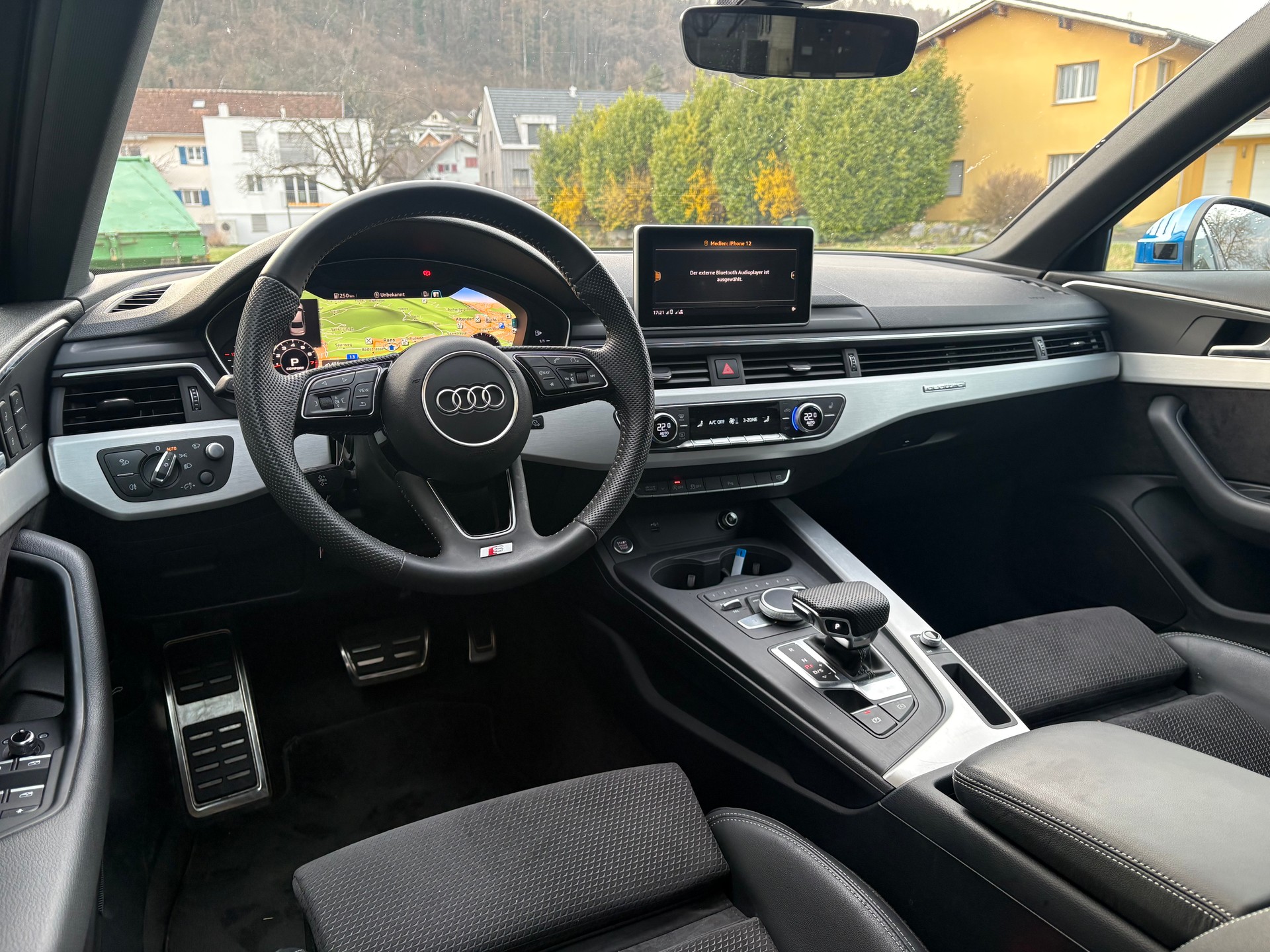 AUDI A4 Limousine 45 TFSI S-tronic Design quattro-image-7