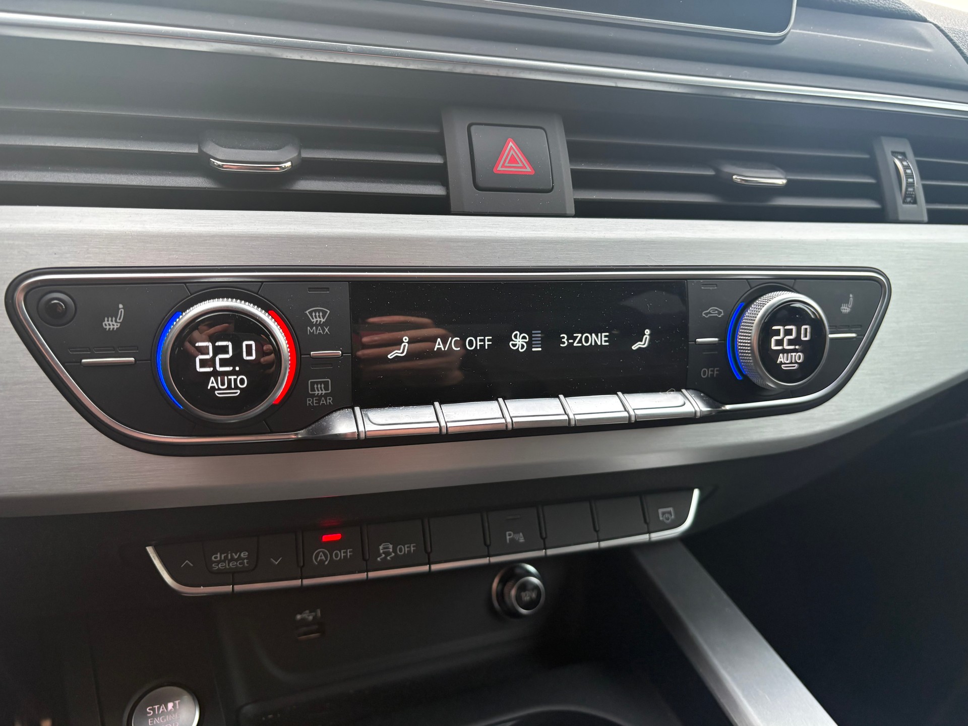 AUDI A4 Limousine 45 TFSI S-tronic Design quattro-image-10