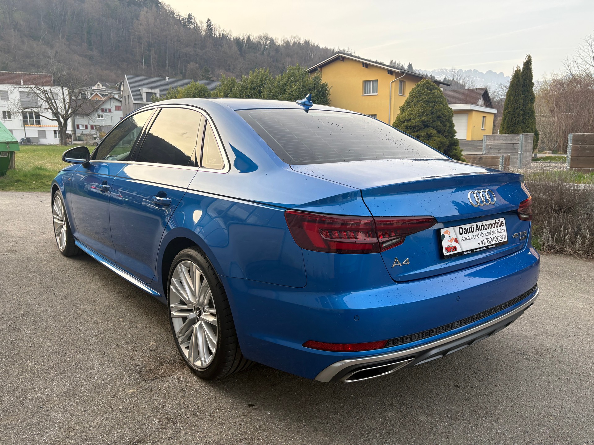 AUDI A4 Limousine 45 TFSI S-tronic Design quattro-image-4