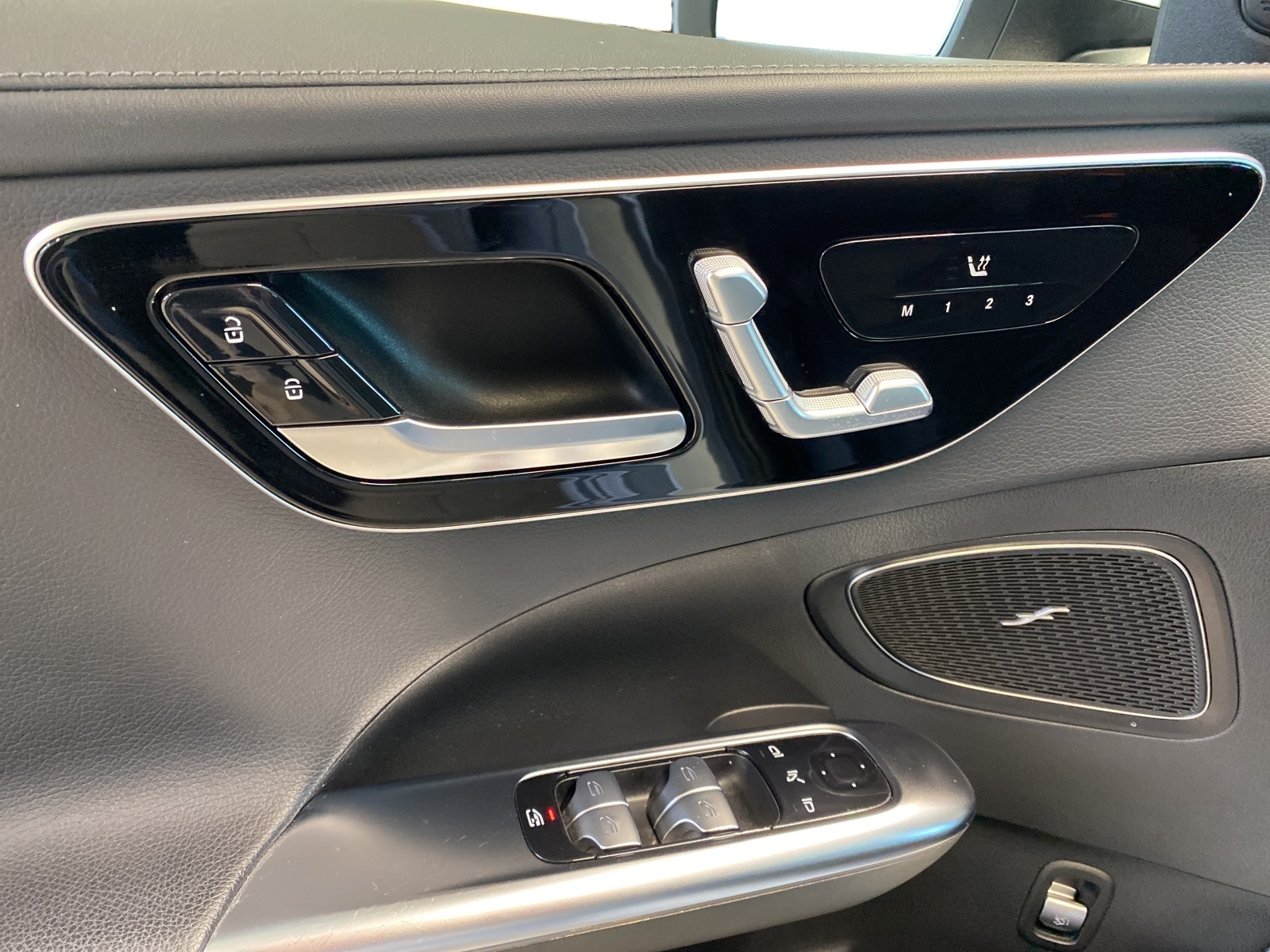 MERCEDES-BENZ C 220 d Avantgarde-image-10