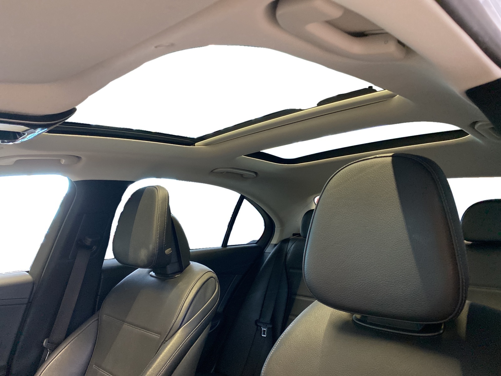 MERCEDES-BENZ C 220 d Avantgarde-image-11