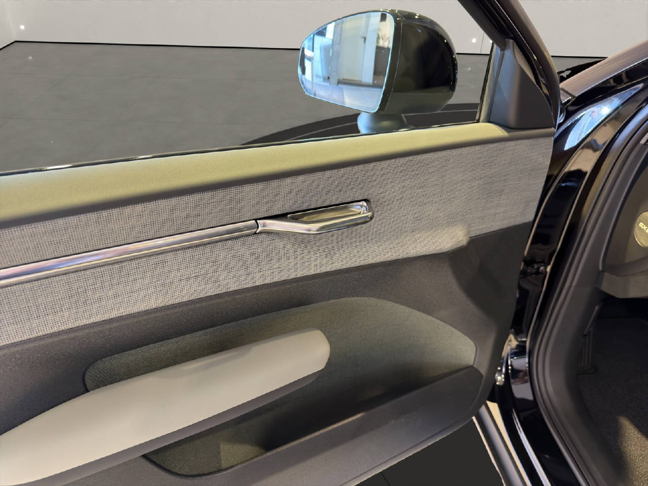 VOLVO EX 30 CC E60 Twin Performance AWD-image-13