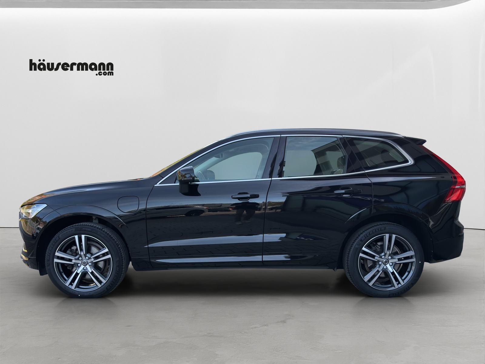 VOLVO XC60 2.0 T8 TE Momentum eAWD-showroom-element-1