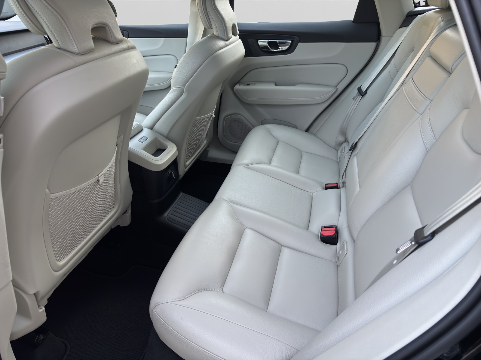 VOLVO XC60 2.0 T8 TE Momentum eAWD-image-4