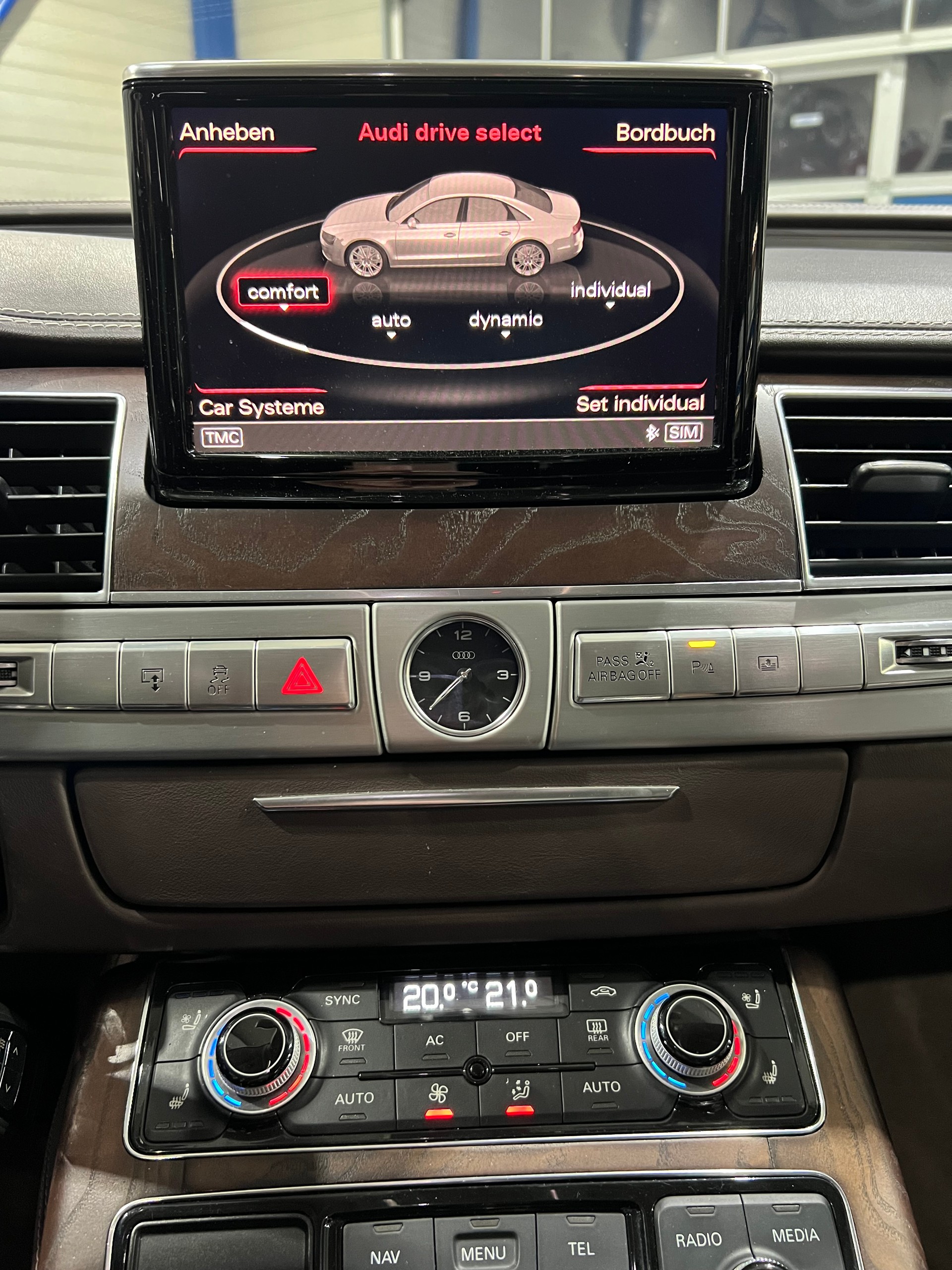 AUDI A8 4.2 FSI qu**Panodach,Soft Close,Alcantara Dachhimmel,MFK 2026**Np CHF 221'028**-image-13