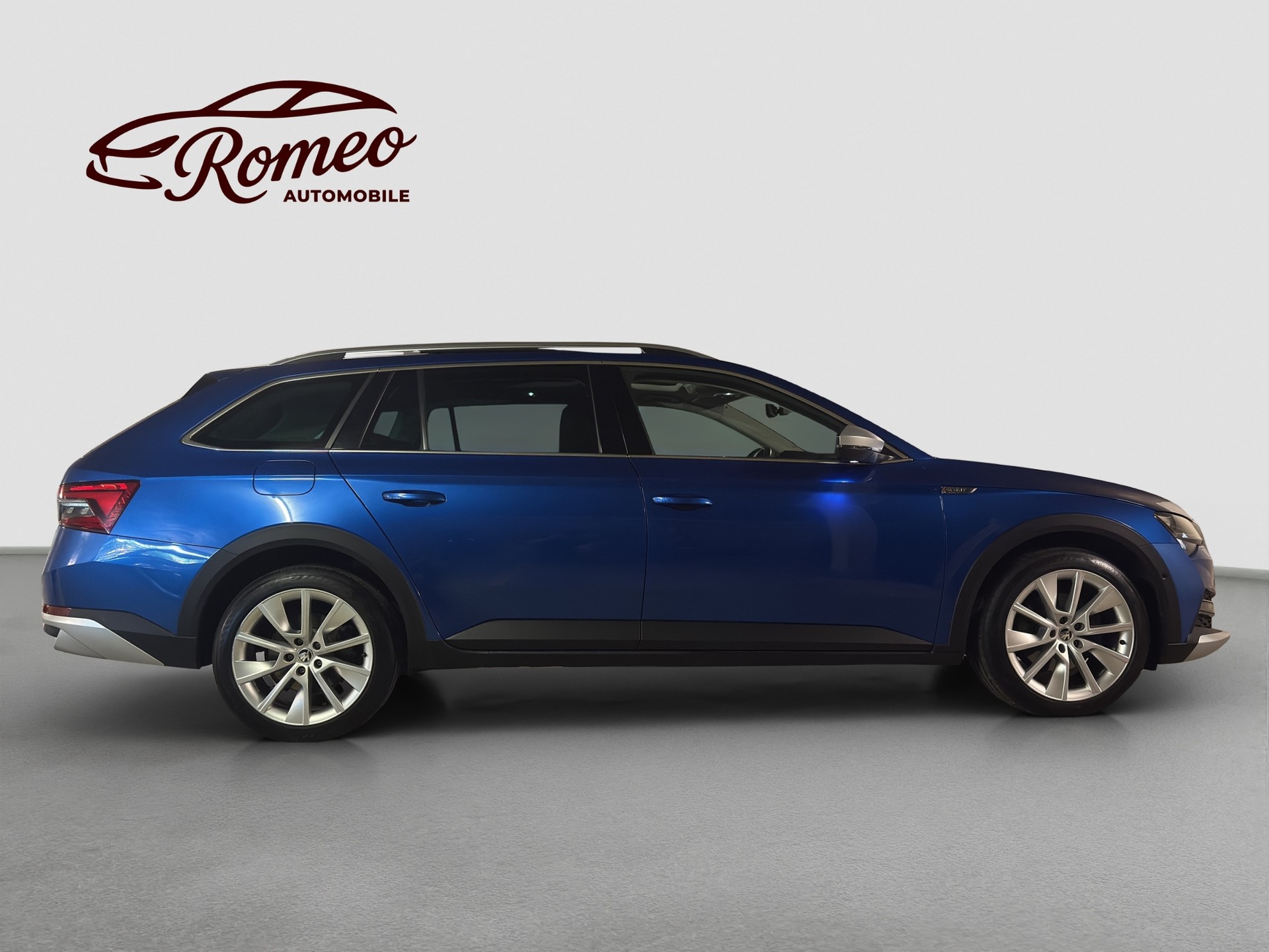 SKODA Superb 2.0 TDi Scout 4x4 DSG ** 200 PS ** Frisch ab MFK und Service ** Panorama ** Leder-Alcantara **-image-4