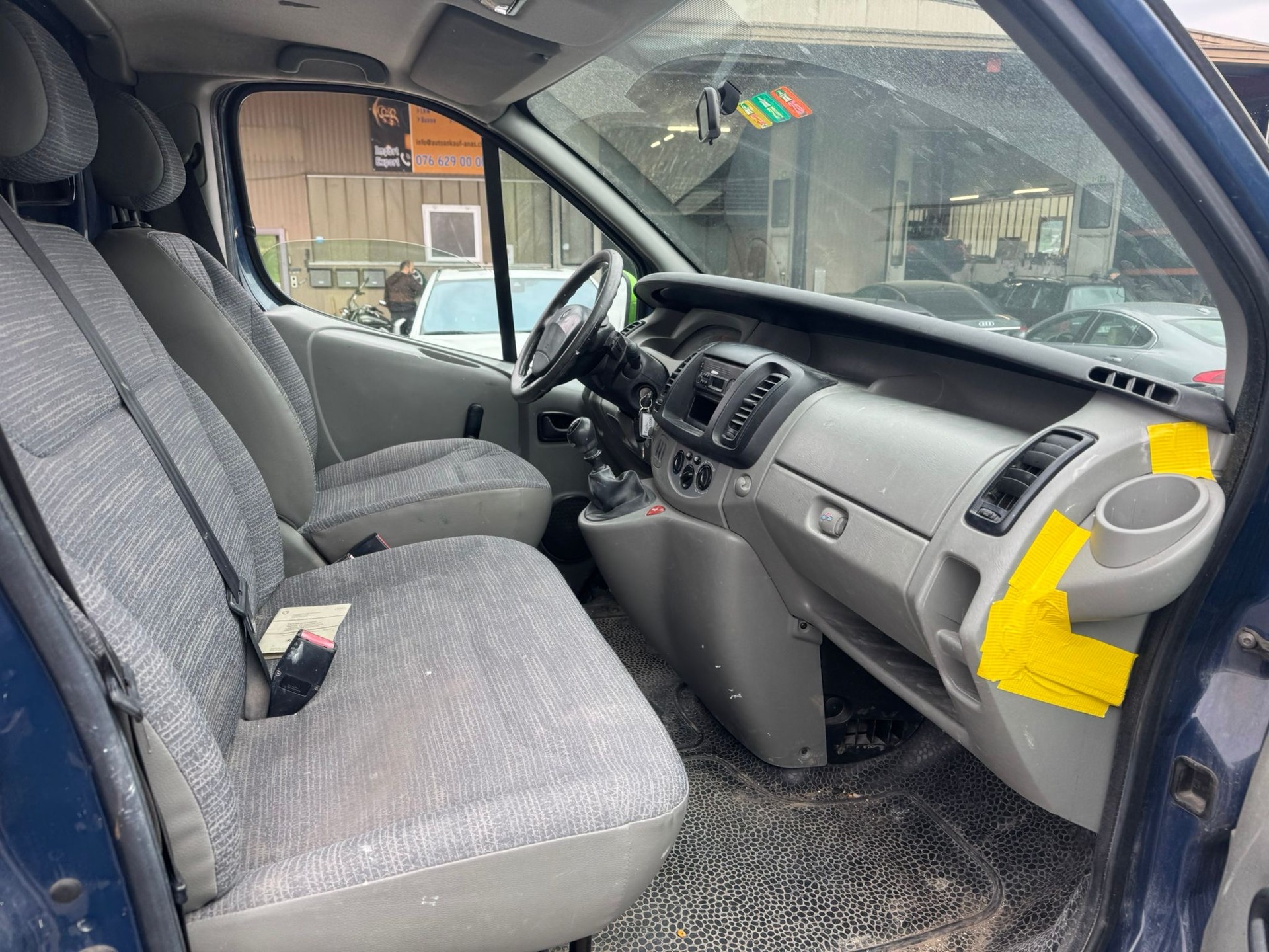 RENAULT Trafic 2.0 dCi 90 2.7t L1H1-image-7