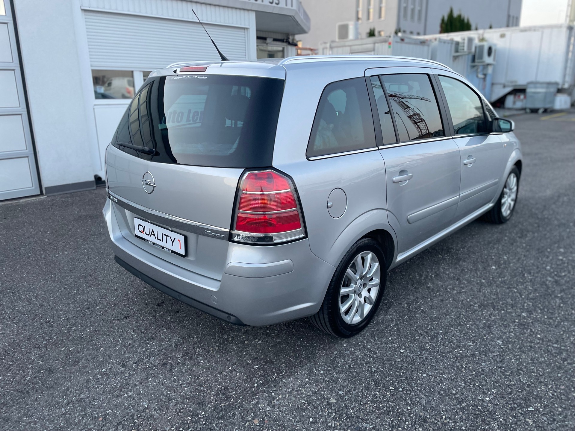 OPEL Zafira 2.2i 16V Enjoy Automat-image-4
