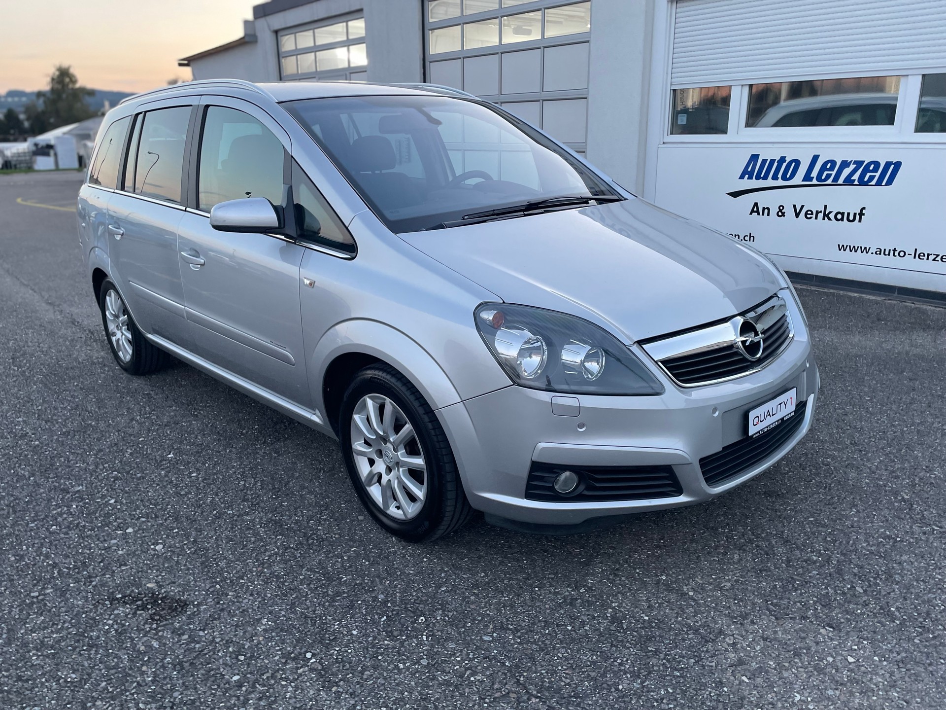 OPEL Zafira 2.2i 16V Enjoy Automat-image-0