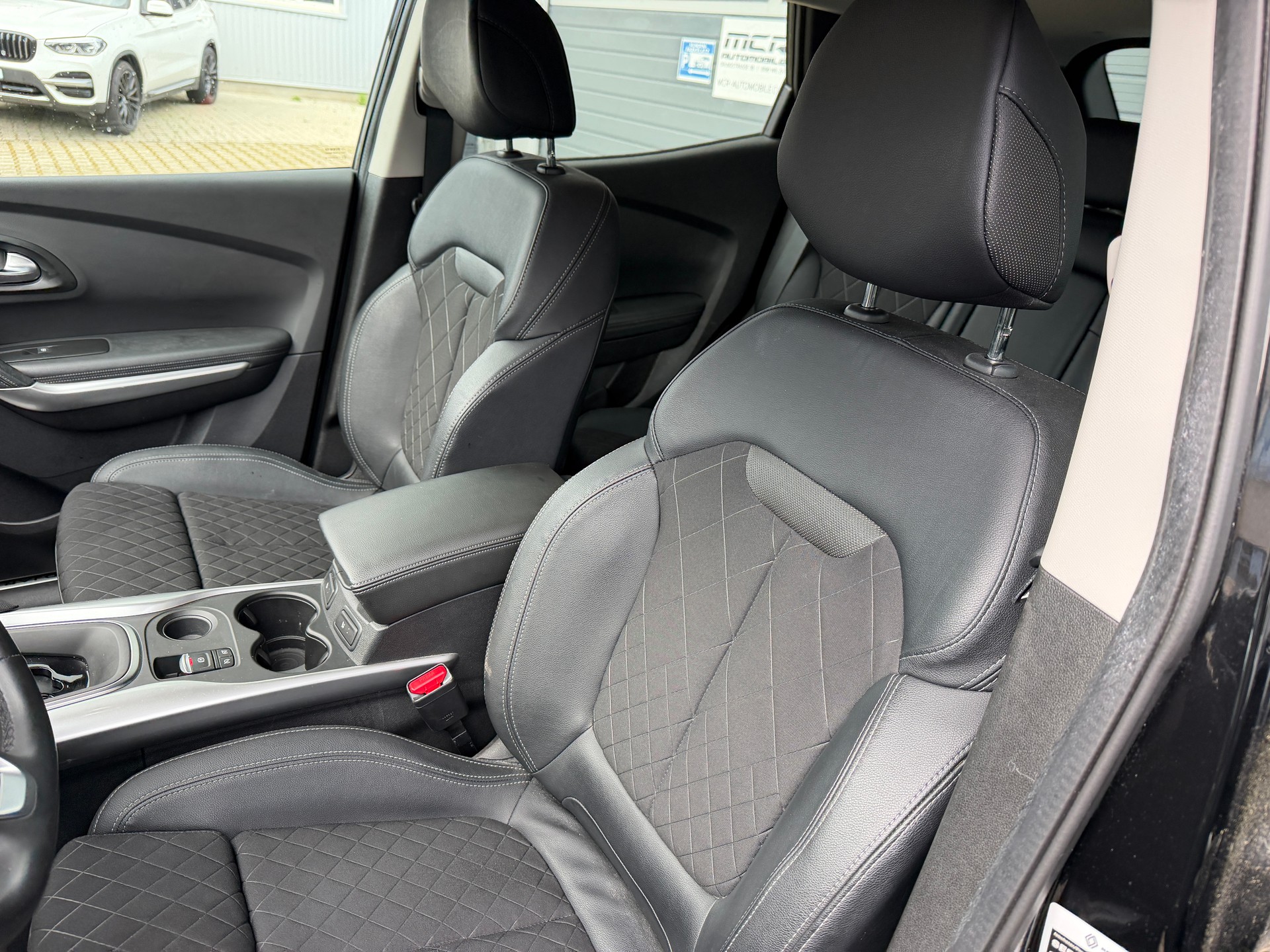 RENAULT Kadjar 1.3 TCe Black Edition EDC-image-10