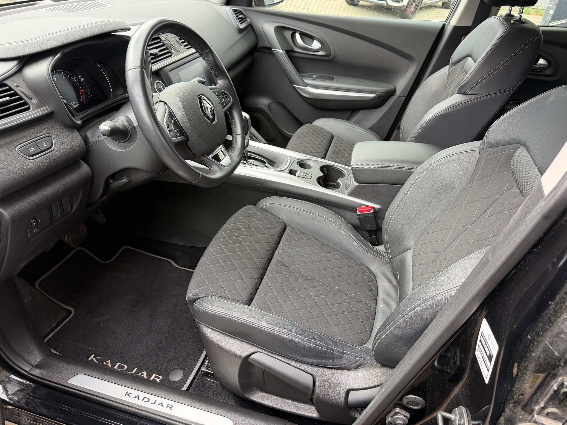 RENAULT Kadjar 1.3 TCe Black Edition EDC-image-9