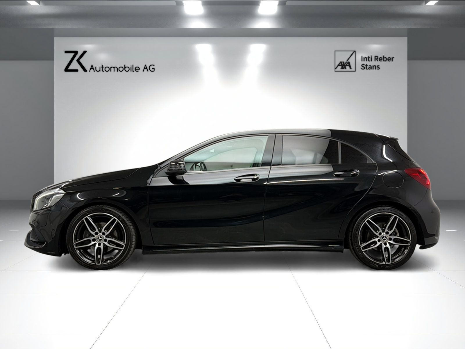 MERCEDES-BENZ A 200 AMG Line Cosmos Black 7G-DCT / Panoramadach / RF-Kamera / Keyless Go / Ambiente Beleuchtung /-image-2