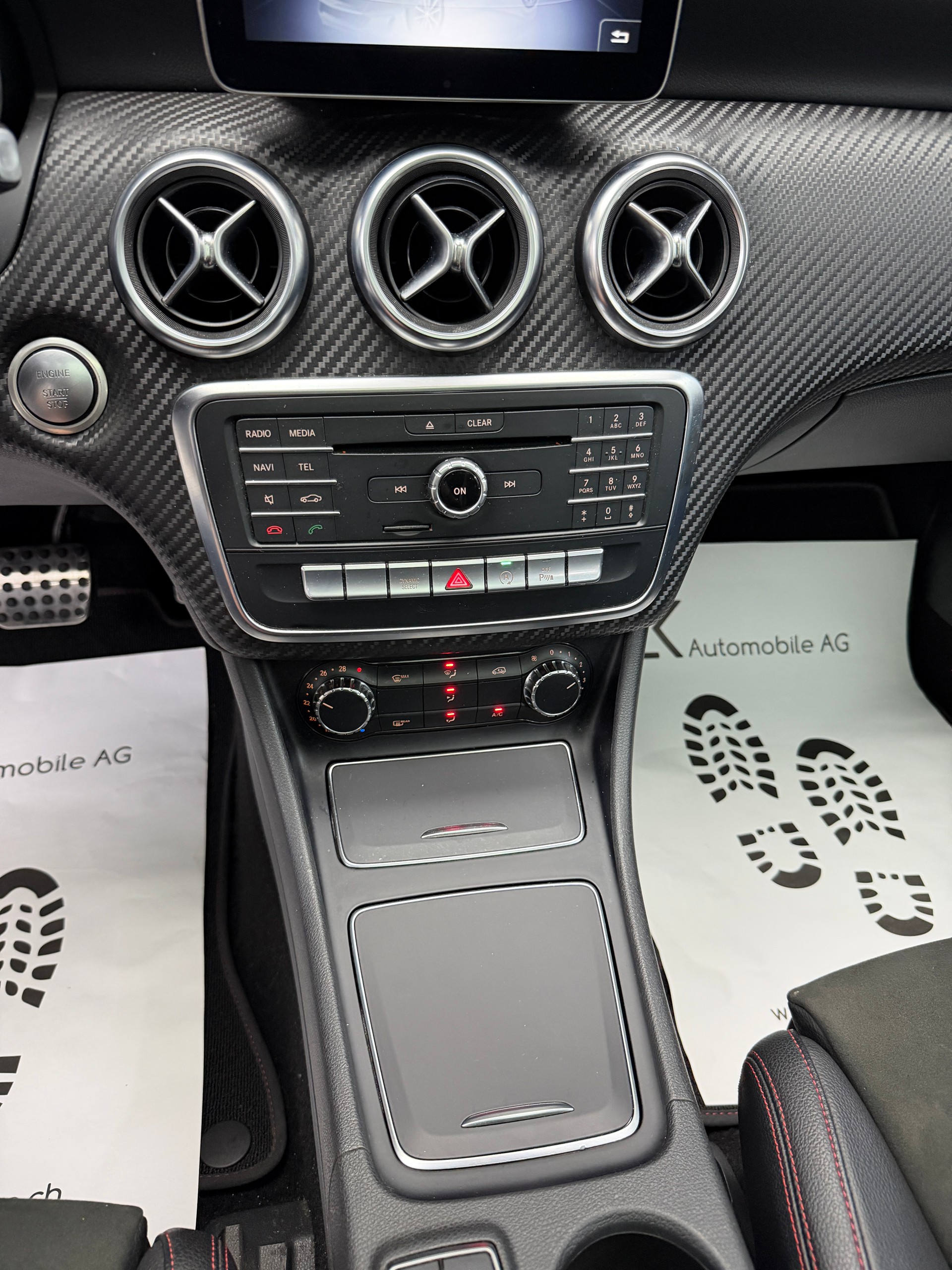 MERCEDES-BENZ A 200 AMG Line Cosmos Black 7G-DCT / Panoramadach / RF-Kamera / Keyless Go / Ambiente Beleuchtung /-image-13
