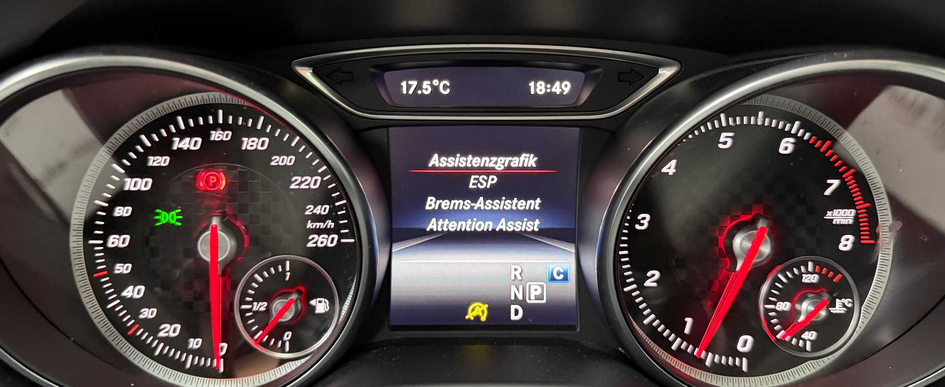 MERCEDES-BENZ A 200 AMG Line Cosmos Black 7G-DCT / Panoramadach / RF-Kamera / Keyless Go / Ambiente Beleuchtung /-image-14