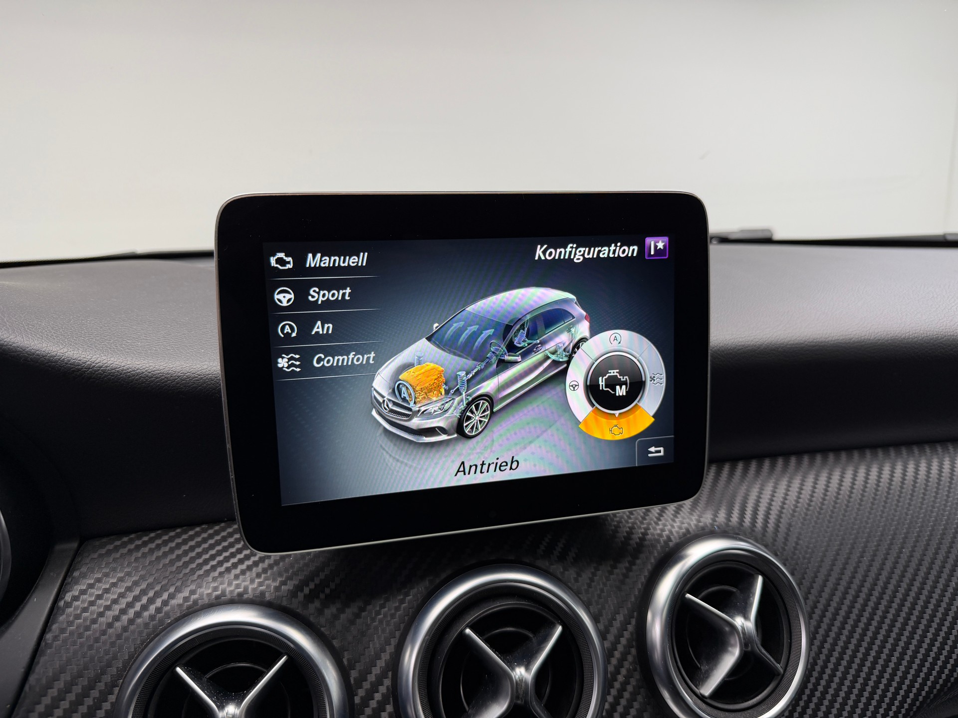 MERCEDES-BENZ A 200 AMG Line Cosmos Black 7G-DCT / Panoramadach / RF-Kamera / Keyless Go / Ambiente Beleuchtung /-image-16