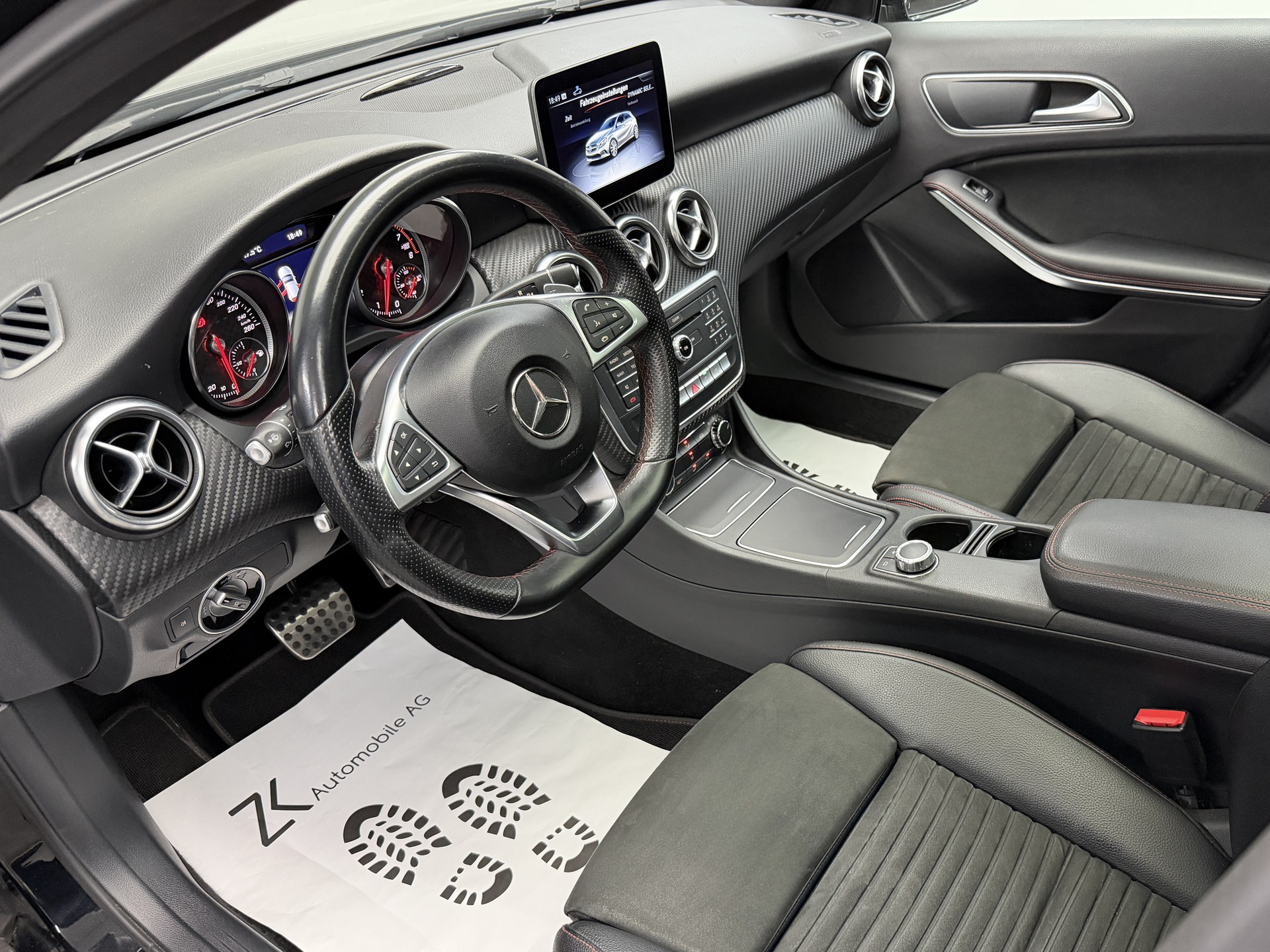 MERCEDES-BENZ A 200 AMG Line Cosmos Black 7G-DCT / Panoramadach / RF-Kamera / Keyless Go / Ambiente Beleuchtung /-image-6
