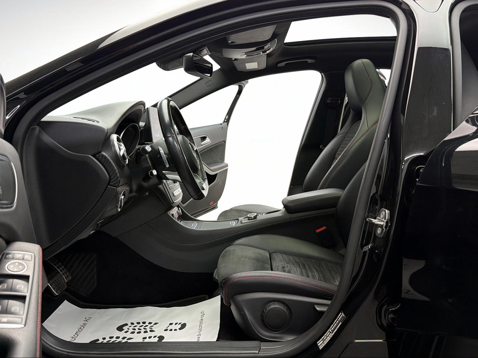 MERCEDES-BENZ A 200 AMG Line Cosmos Black 7G-DCT / Panoramadach / RF-Kamera / Keyless Go / Ambiente Beleuchtung /-image-5